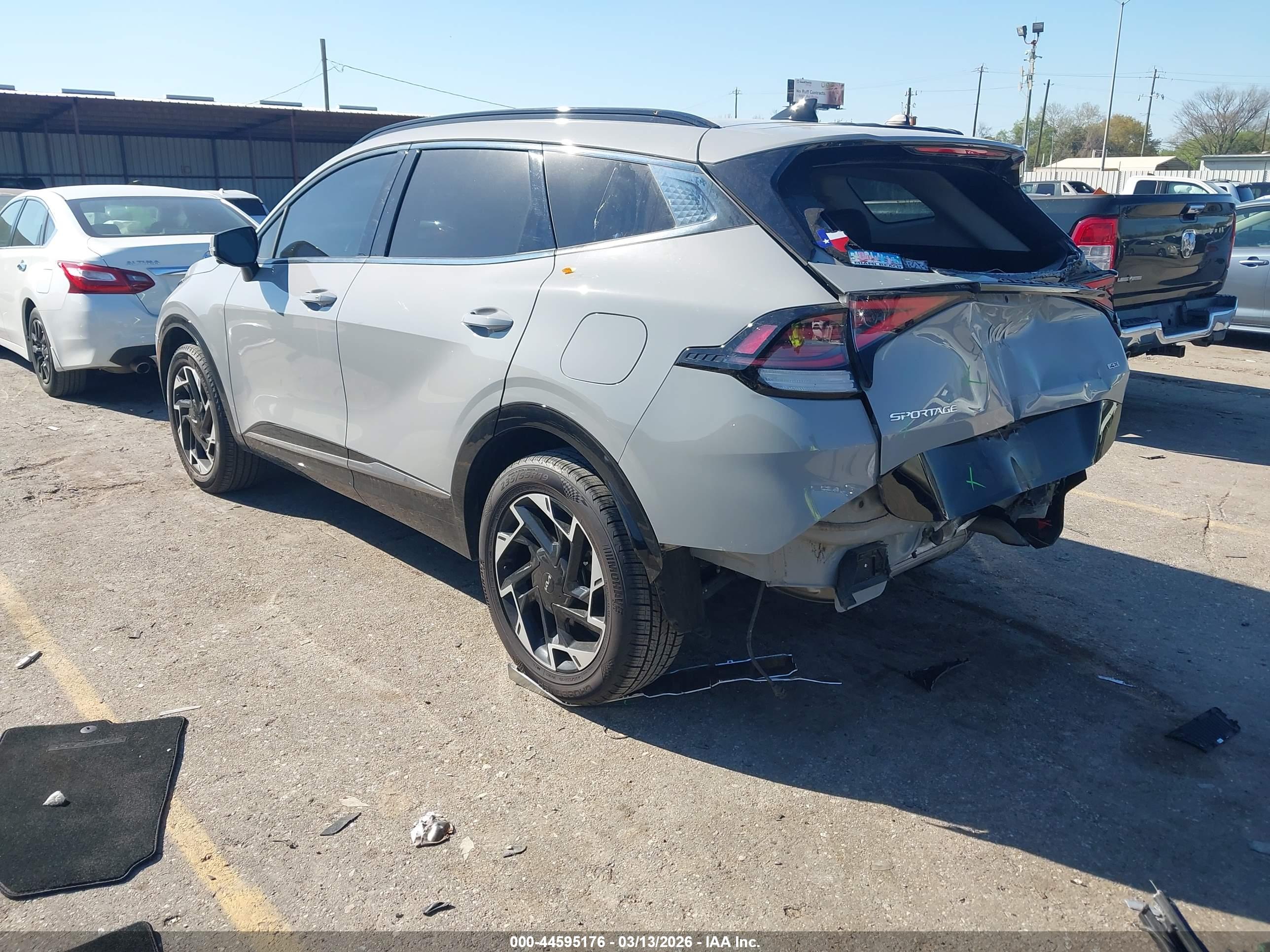 KIA SPORTAGE image 3