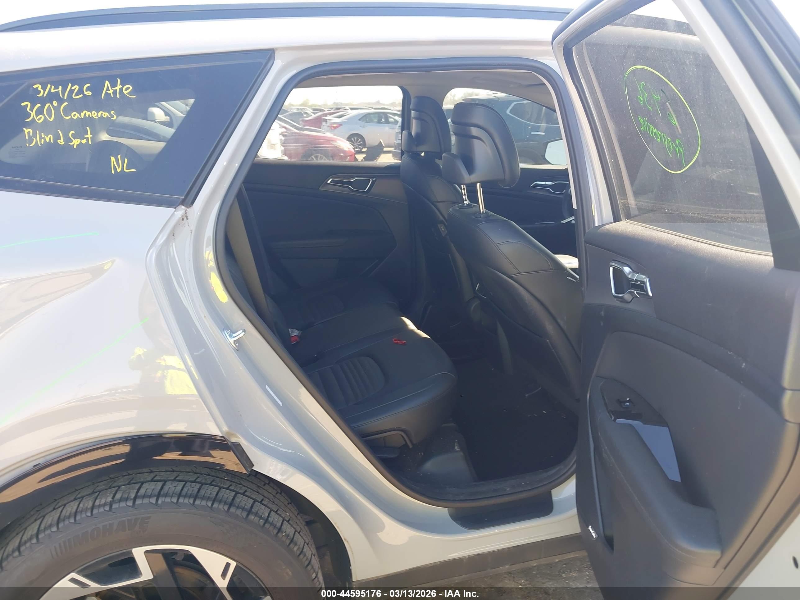 KIA SPORTAGE image 8