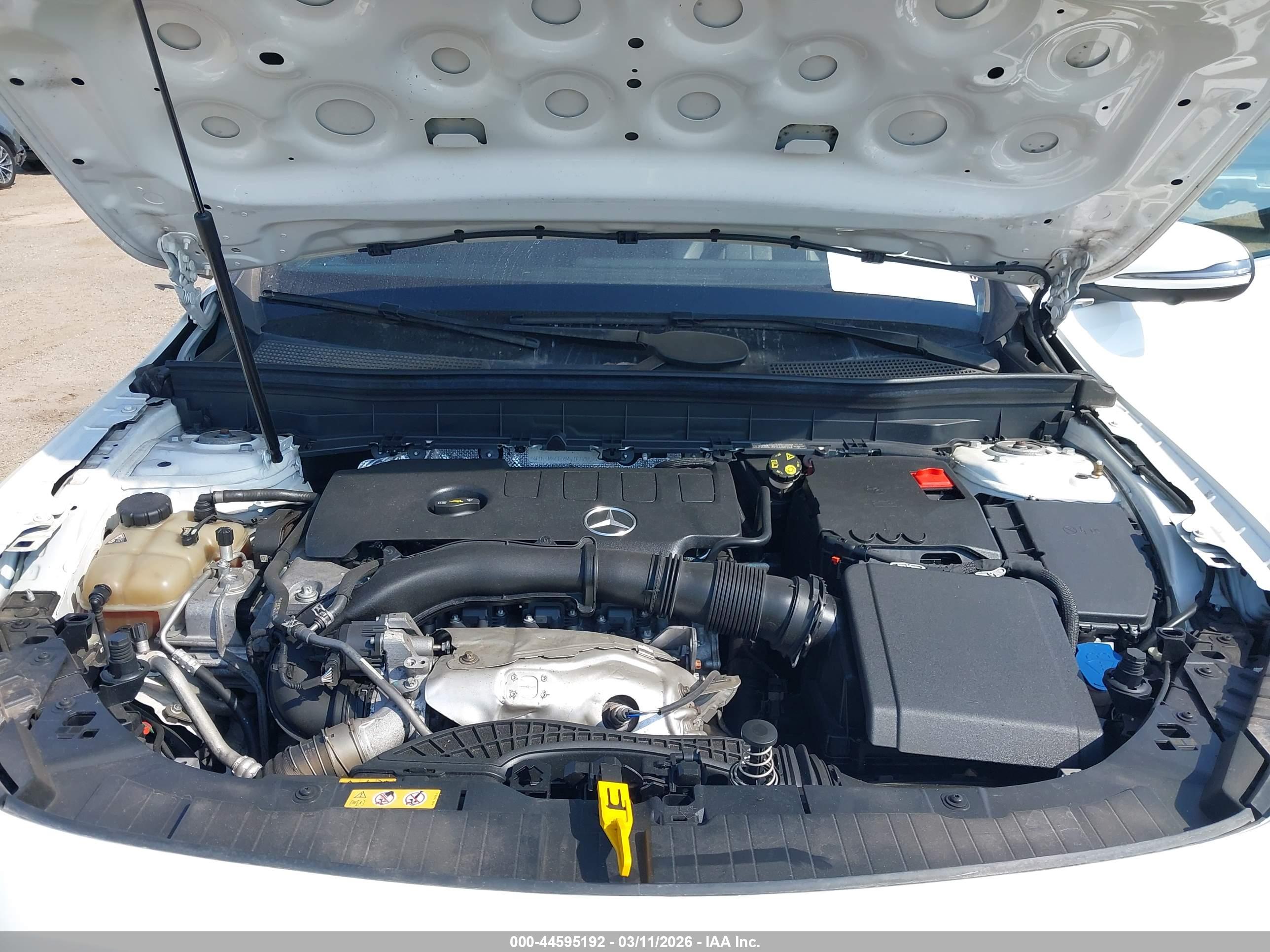 MERCEDES-BENZ GLB image 10