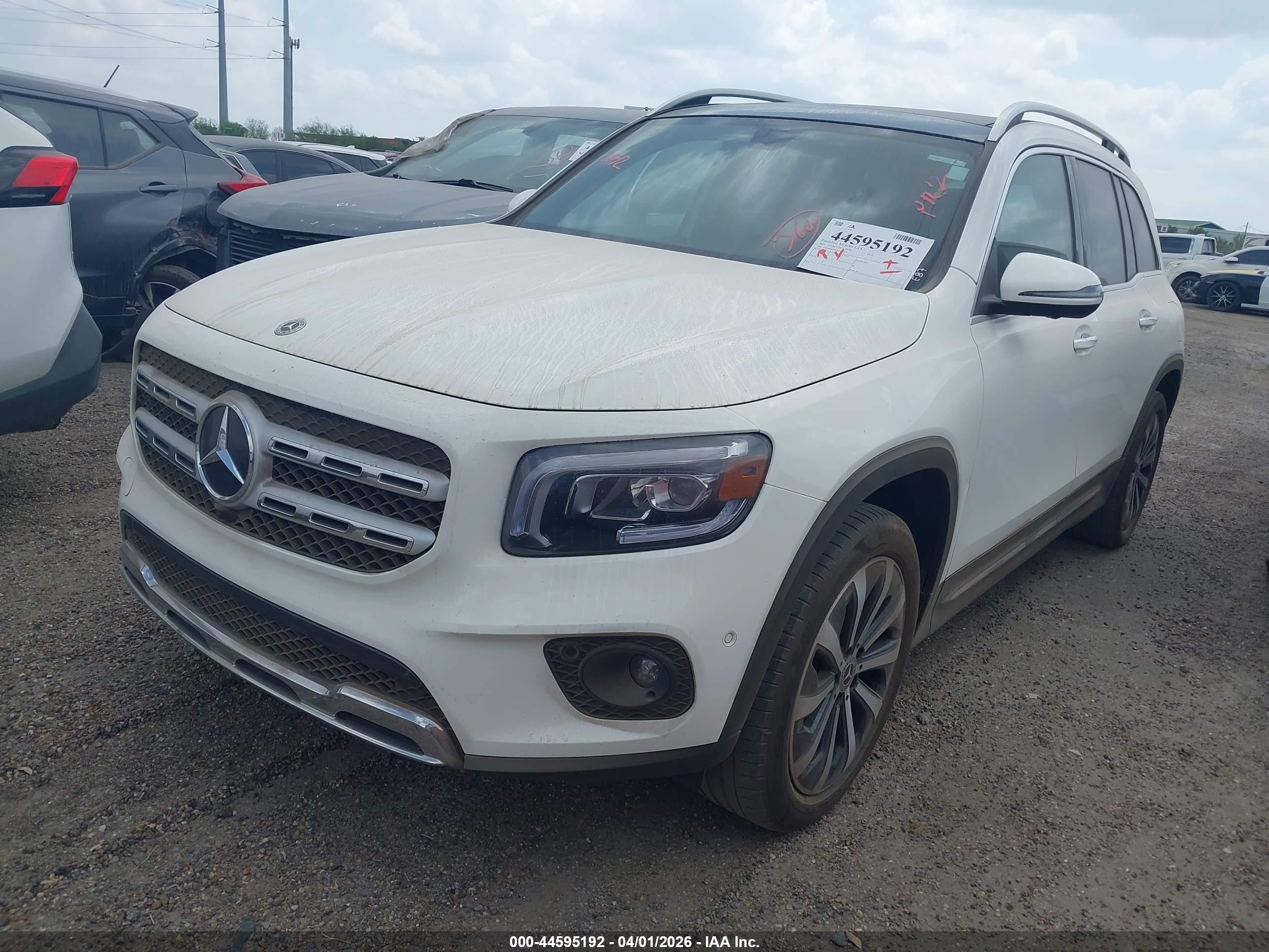 MERCEDES-BENZ GLB image 2