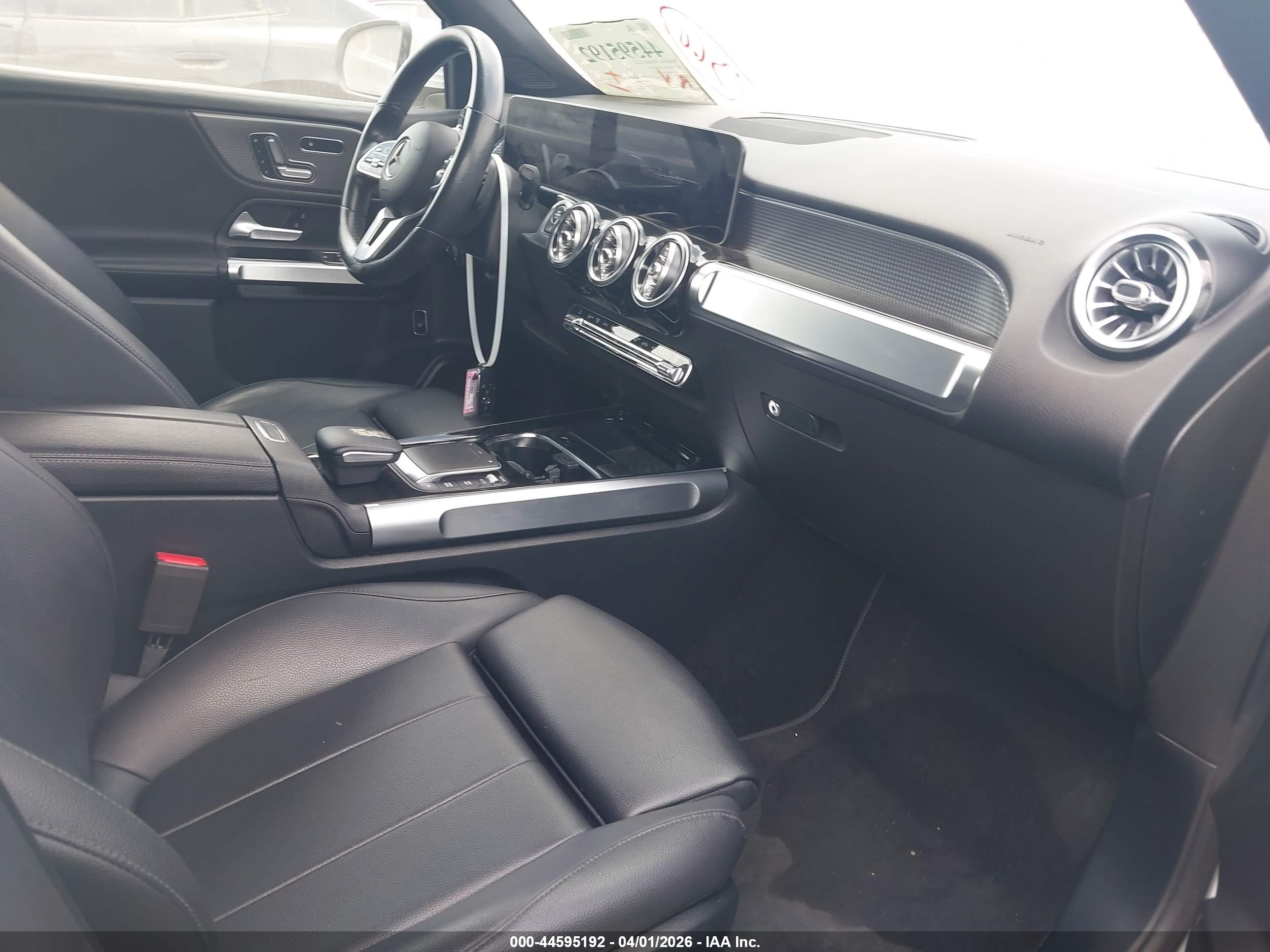MERCEDES-BENZ GLB image 5