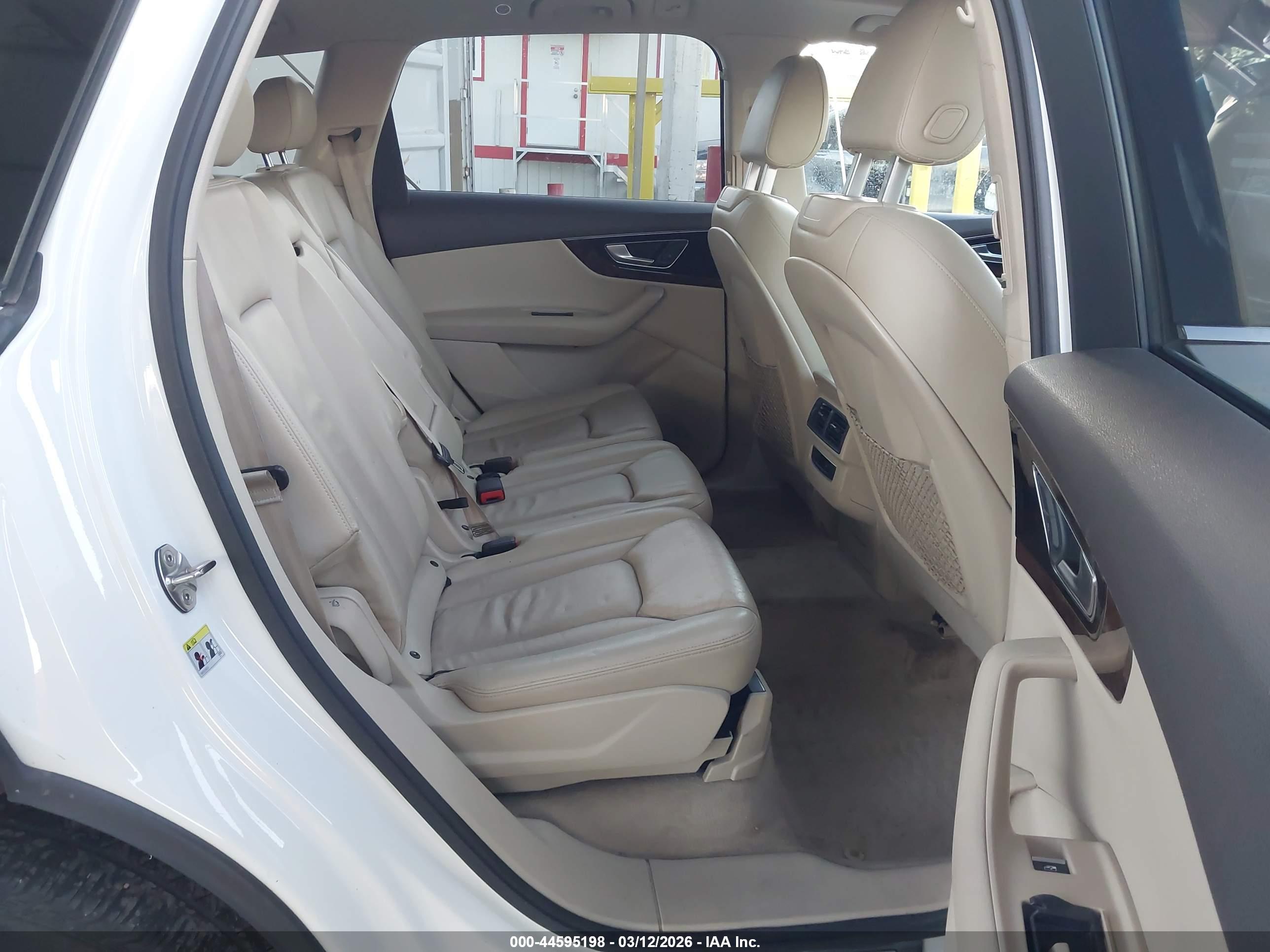 AUDI Q7 image 8