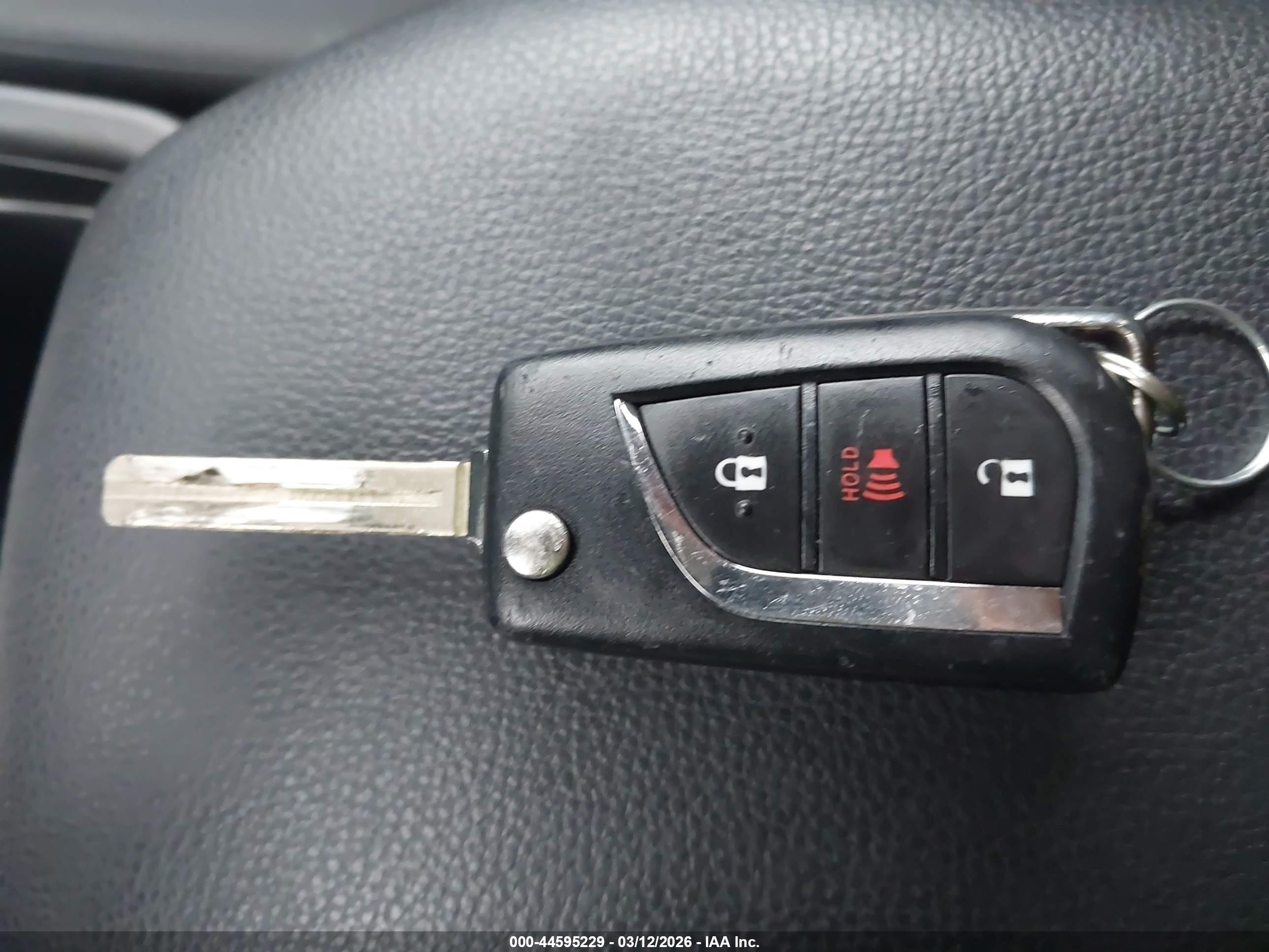 TOYOTA RAV4 image 11