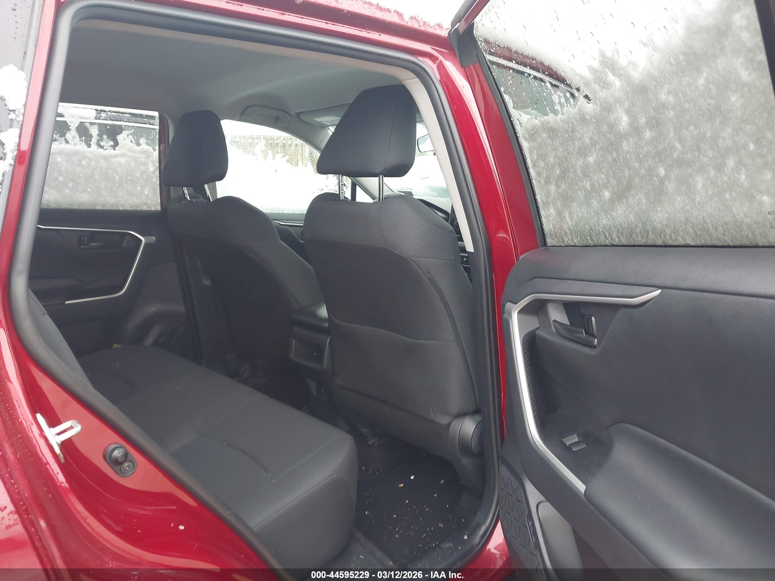 TOYOTA RAV4 image 8