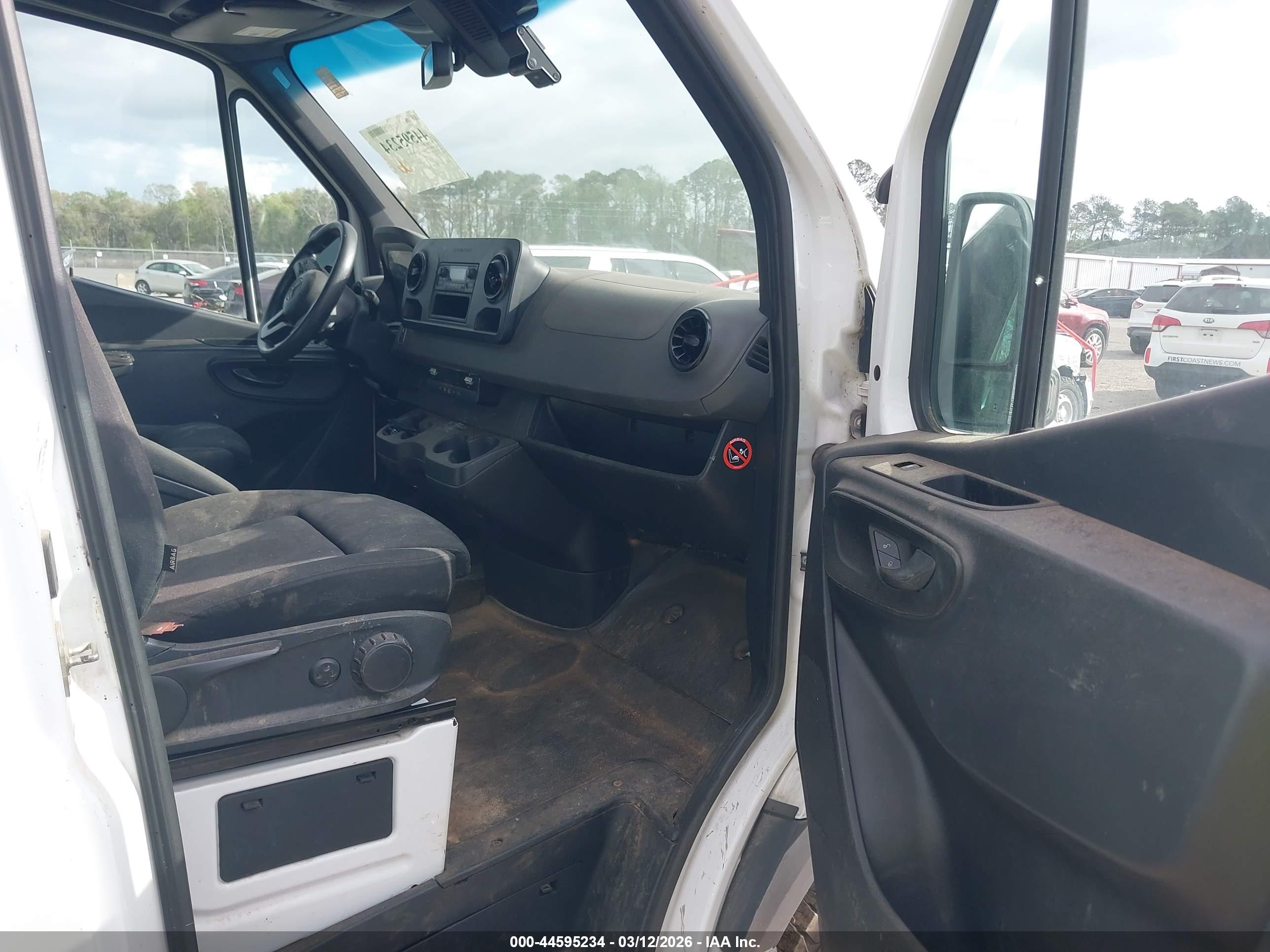 MERCEDES-BENZ SPRINTER image 5