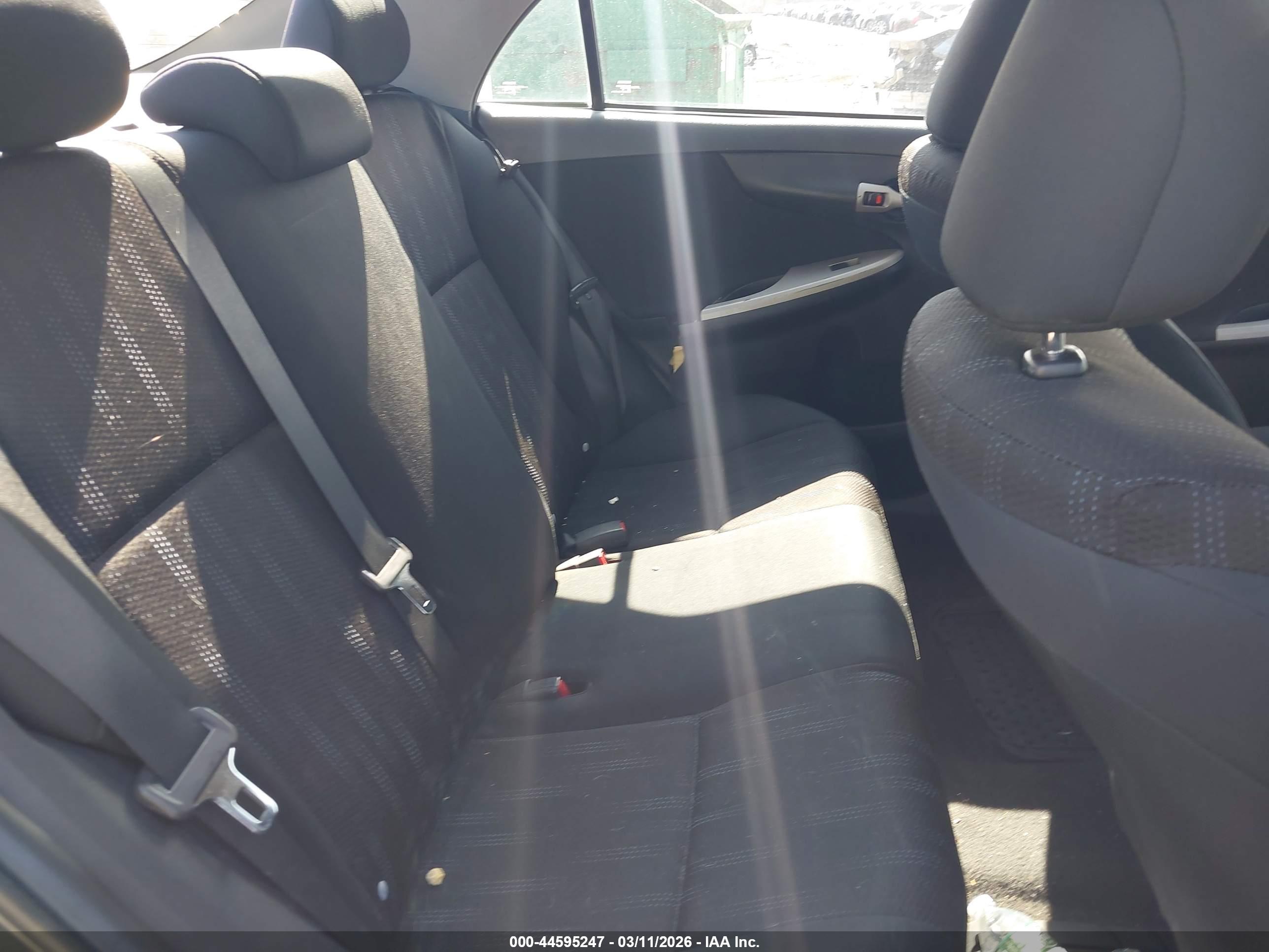 TOYOTA COROLLA image 8