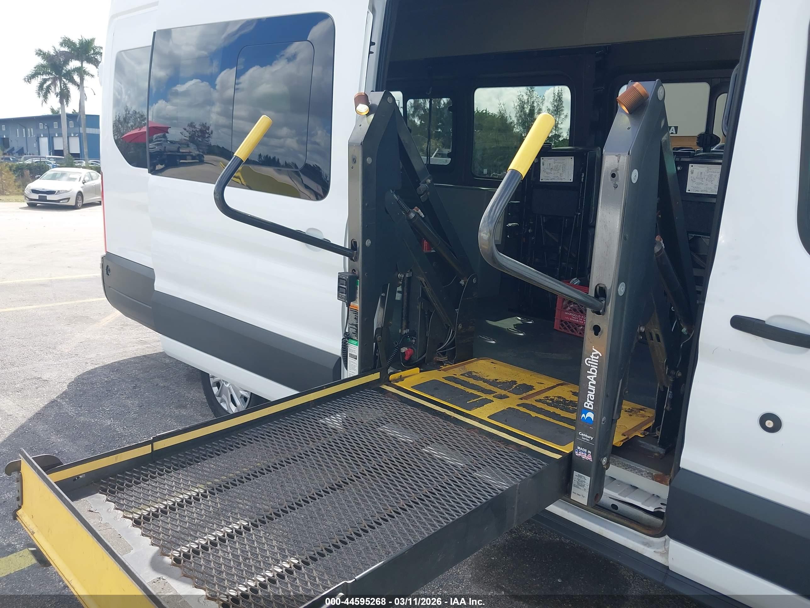 FORD TRANSIT-250 image 8