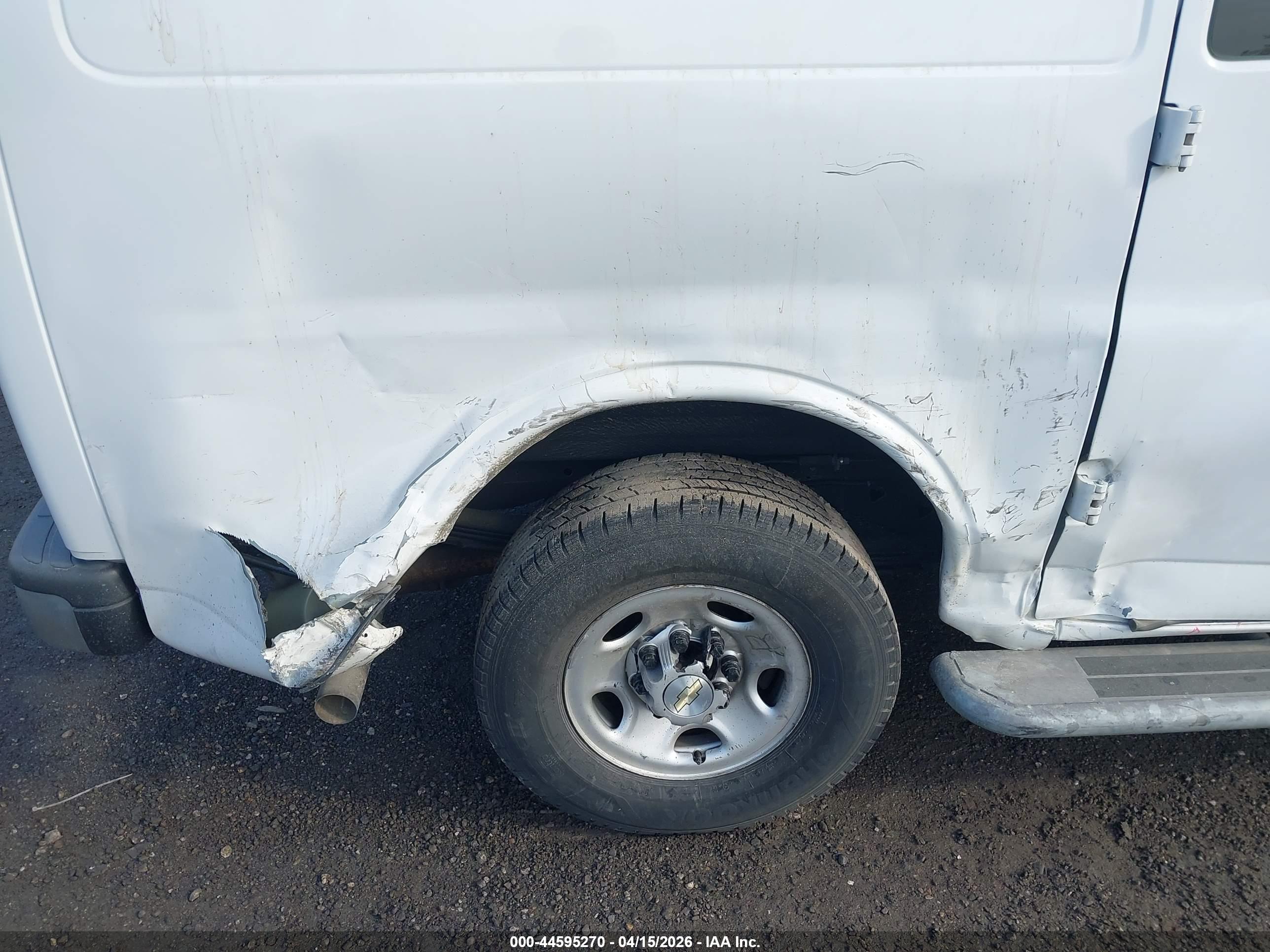 CHEVROLET EXPRESS image 6