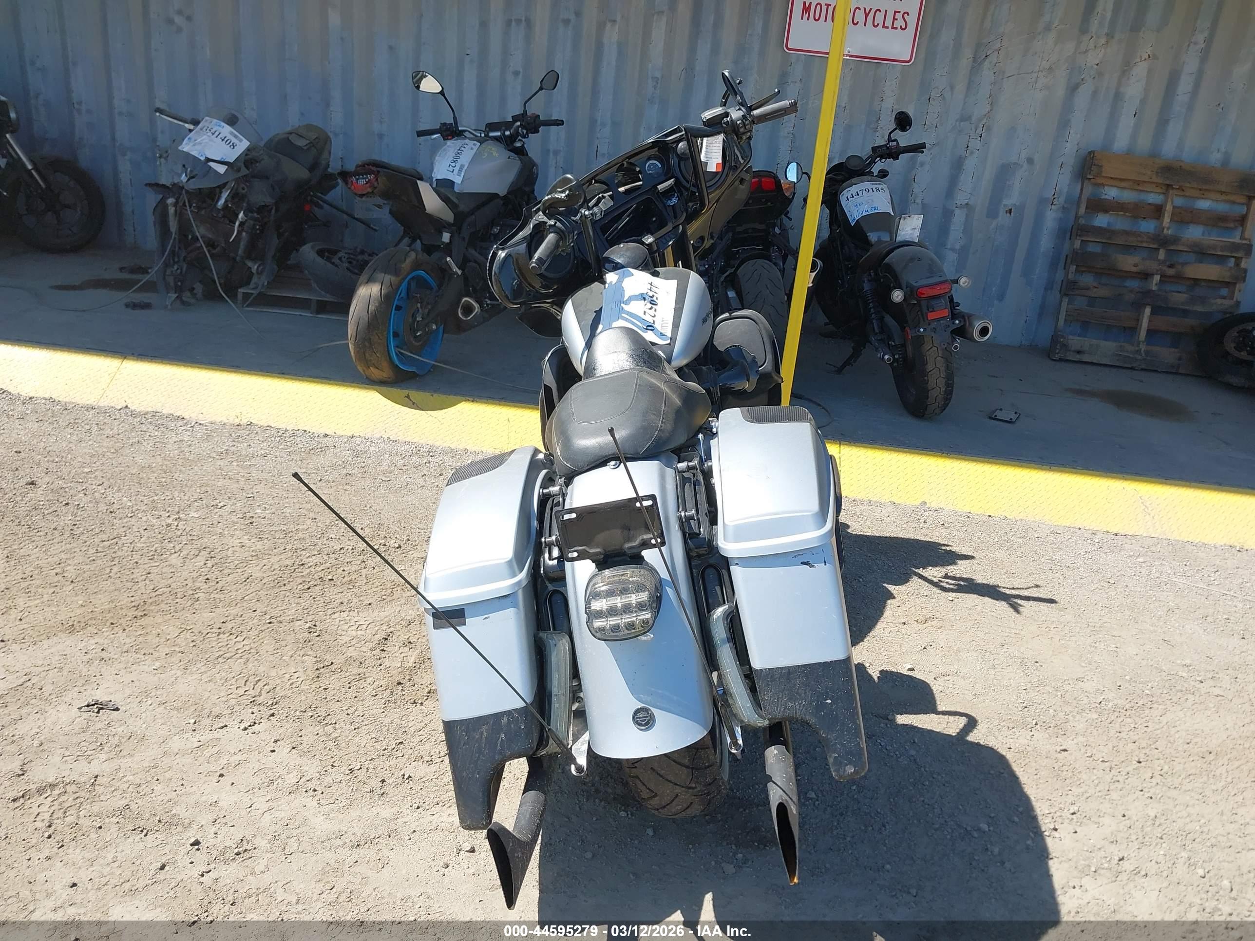 HARLEY-DAVIDSON FLHTK image 6