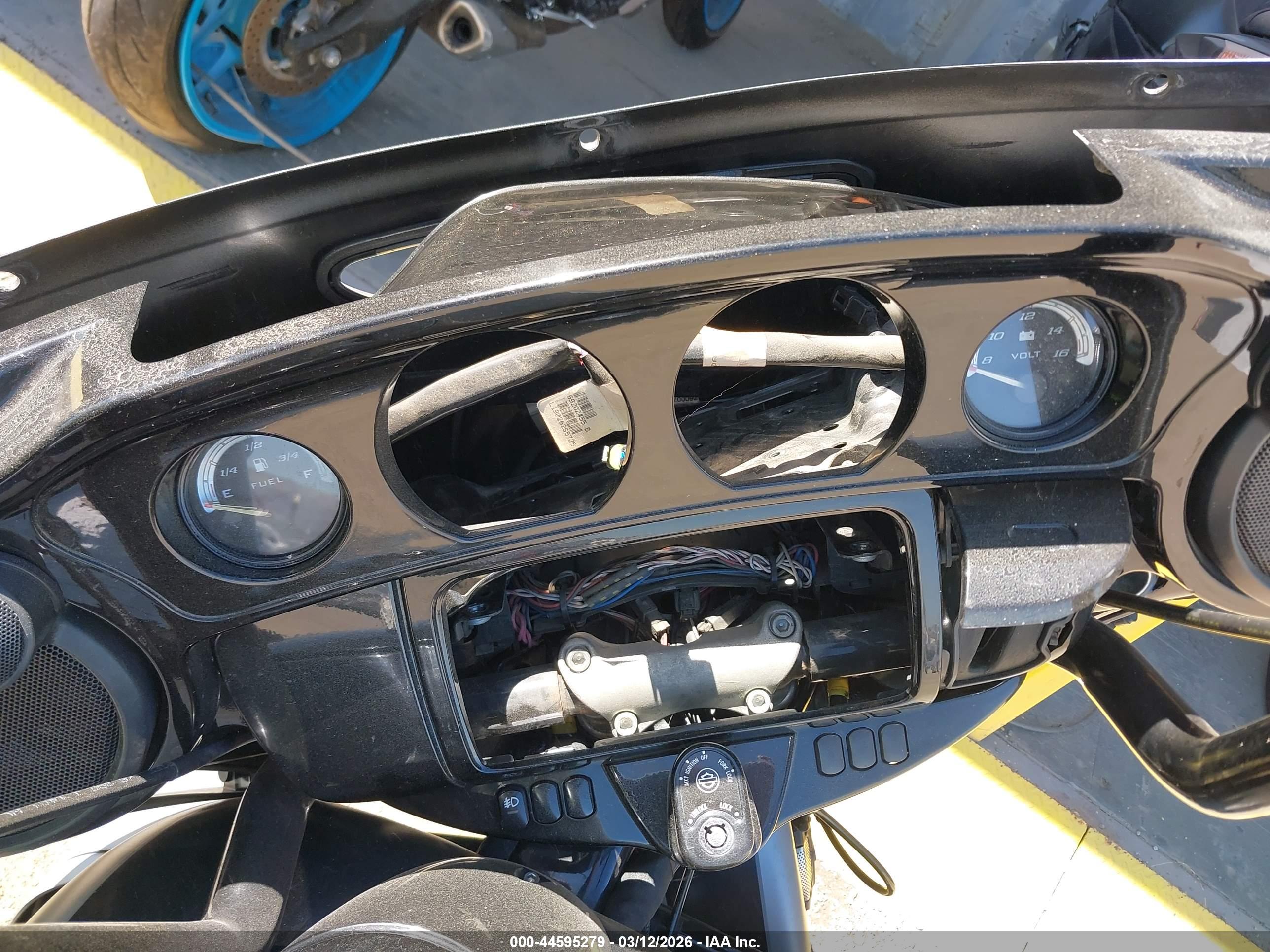 HARLEY-DAVIDSON FLHTK image 7