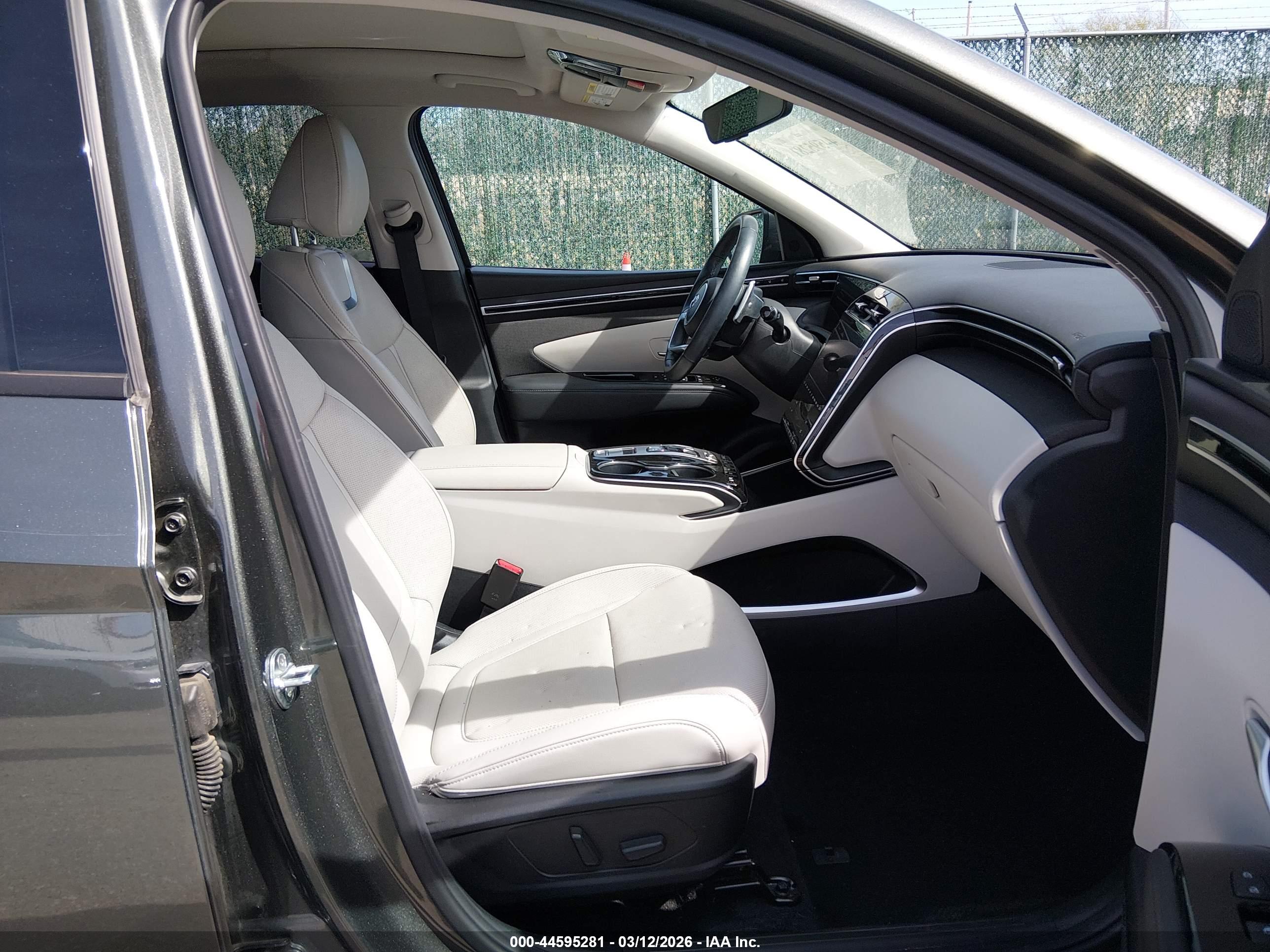 HYUNDAI TUCSON image 5