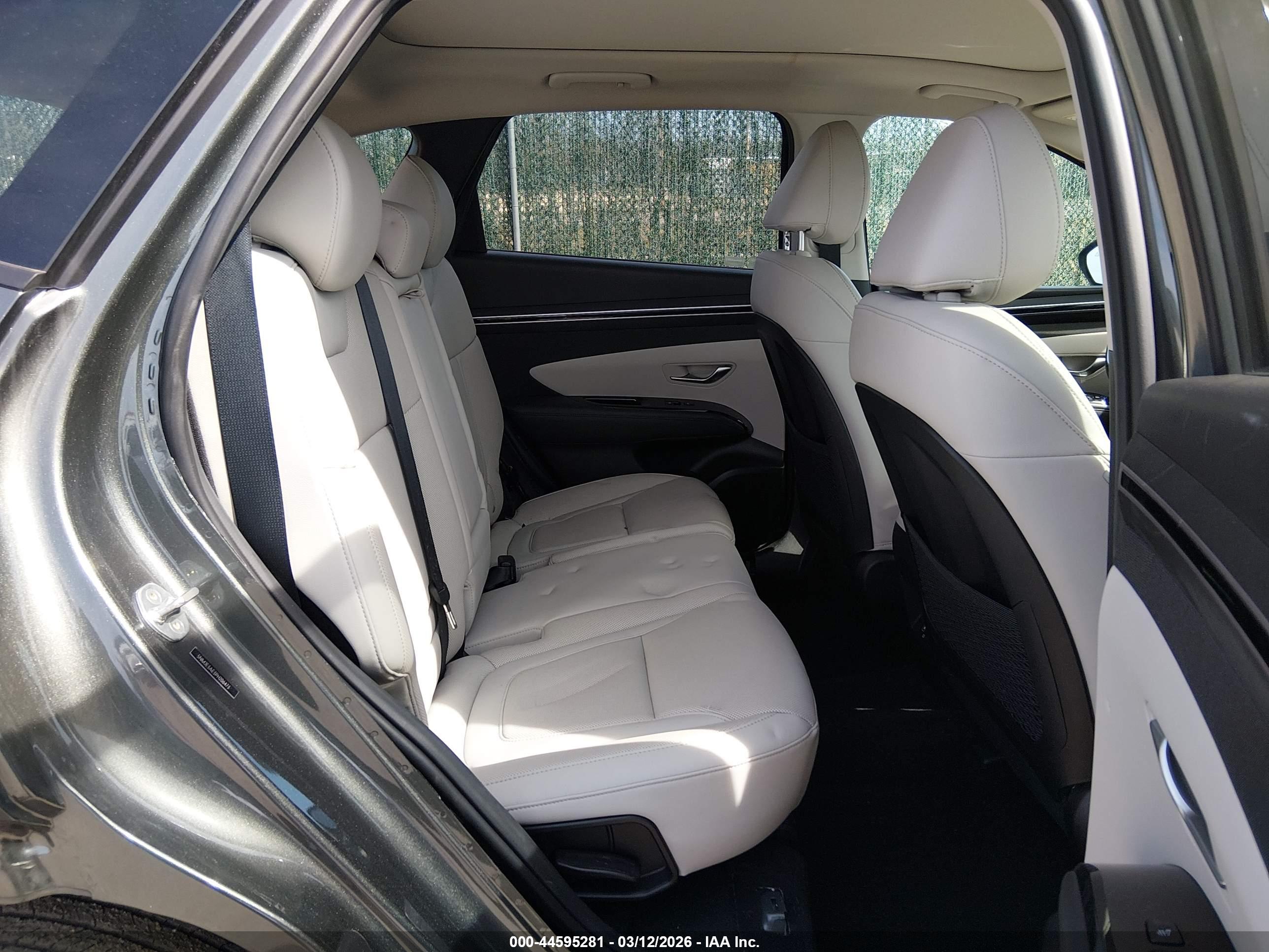 HYUNDAI TUCSON image 8
