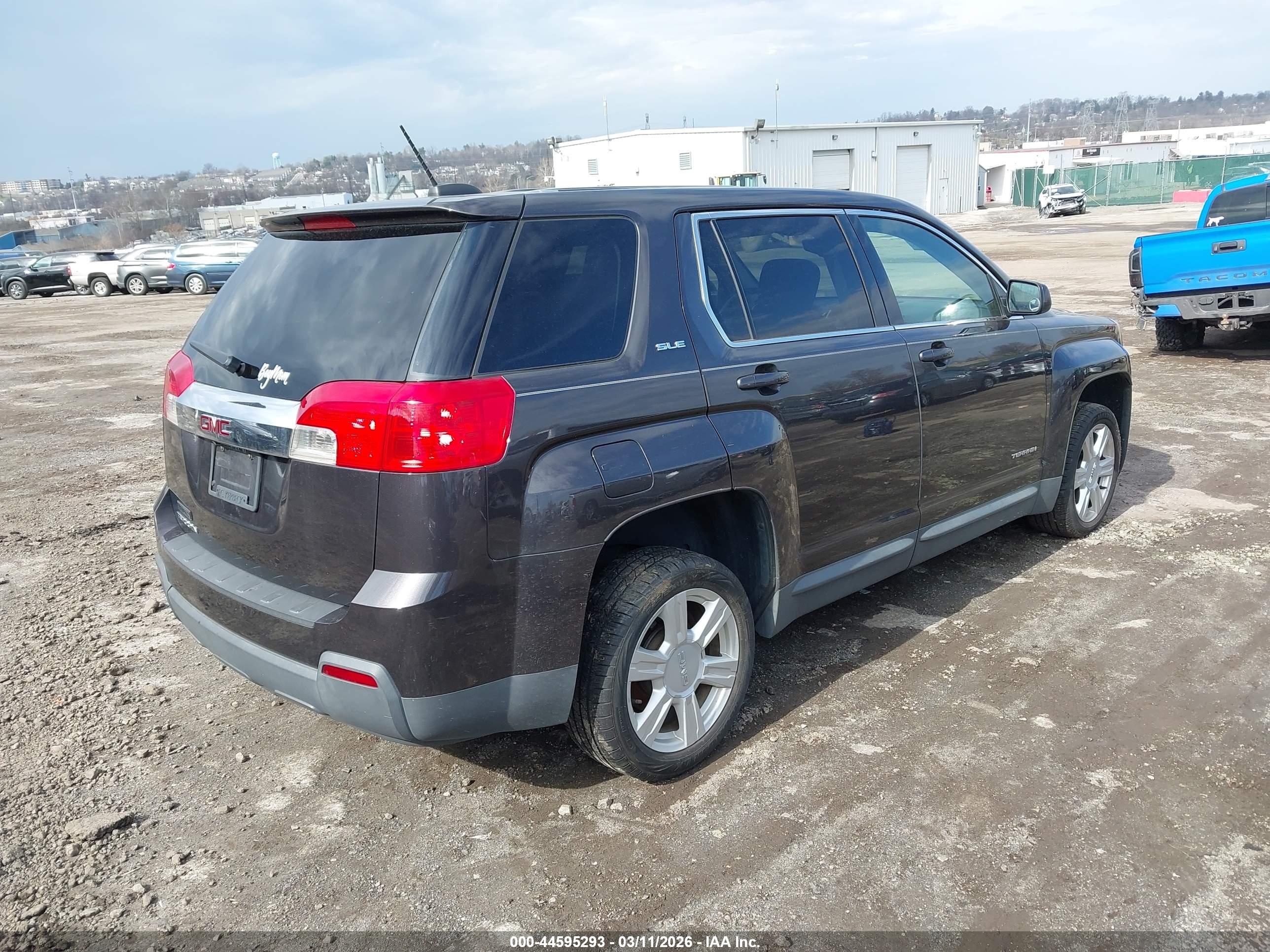 GMC TERRAIN image 4