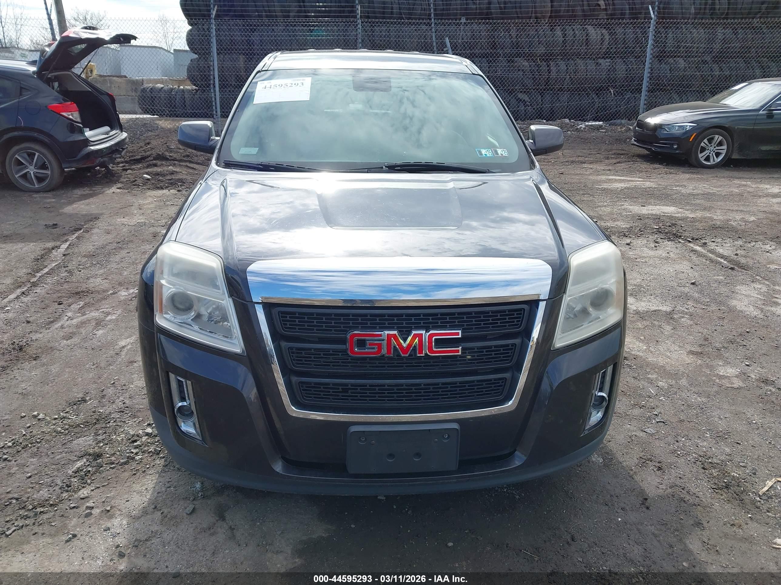GMC TERRAIN image 6