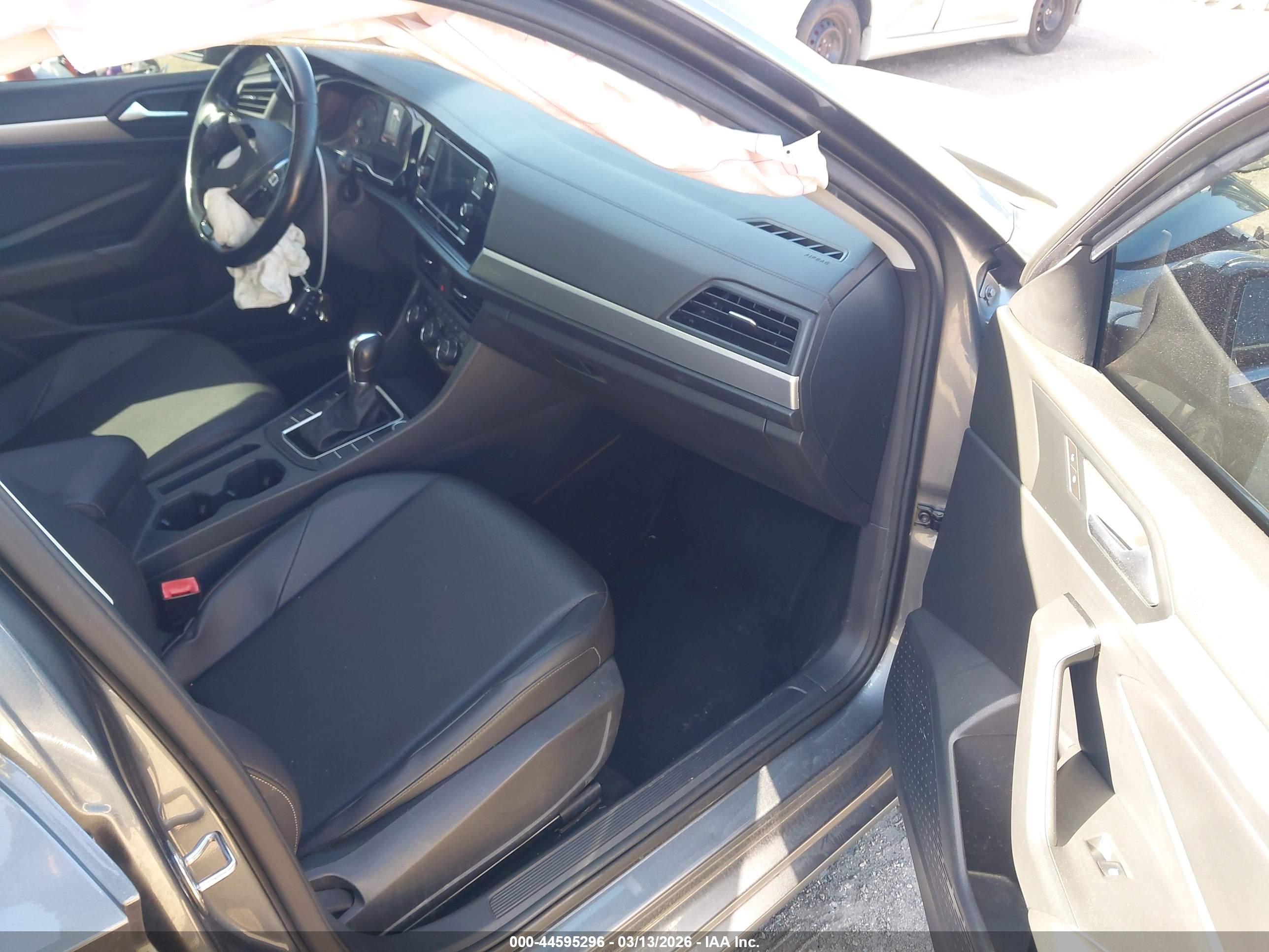 VOLKSWAGEN JETTA image 5