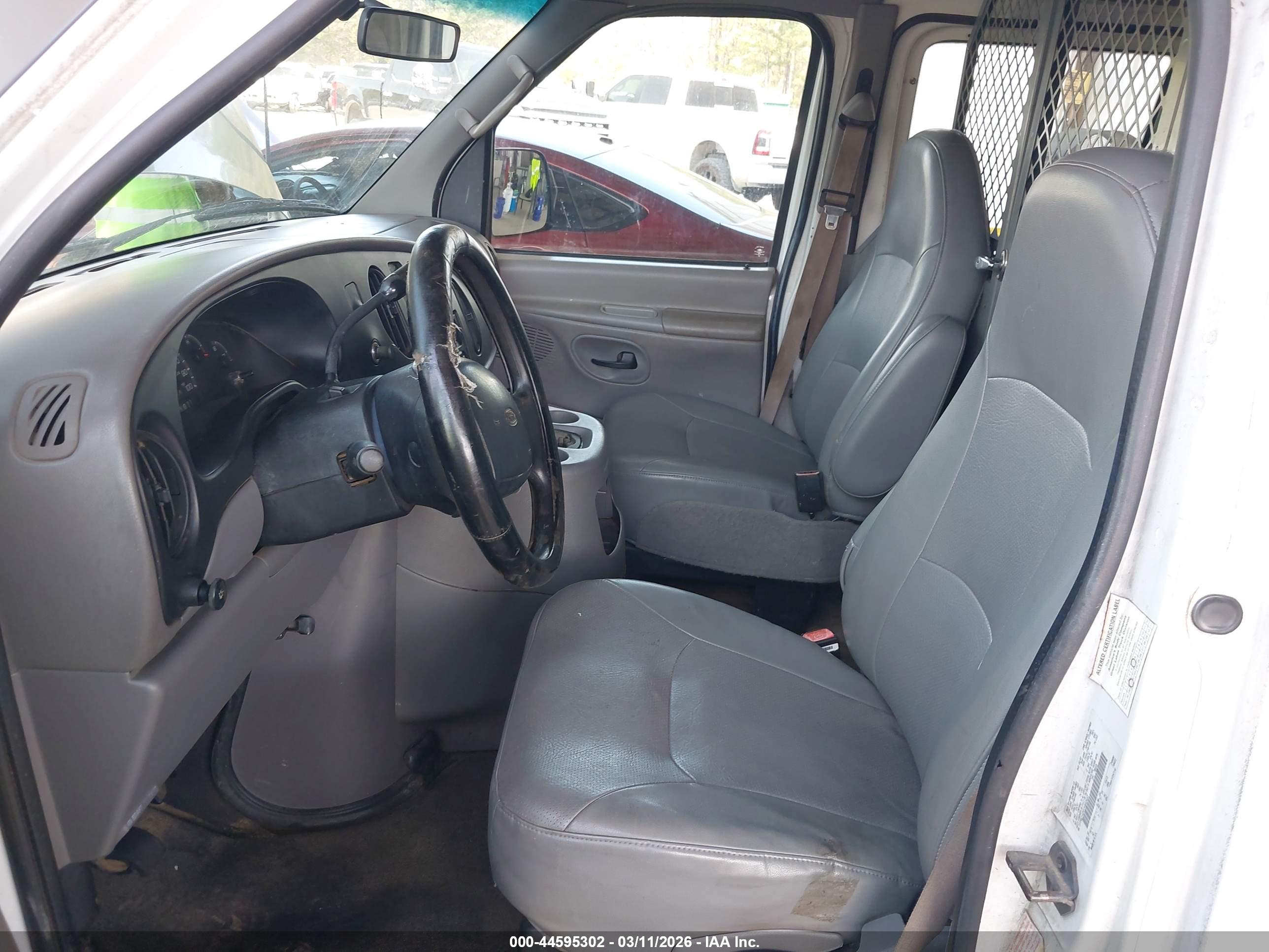 FORD E-150 image 5