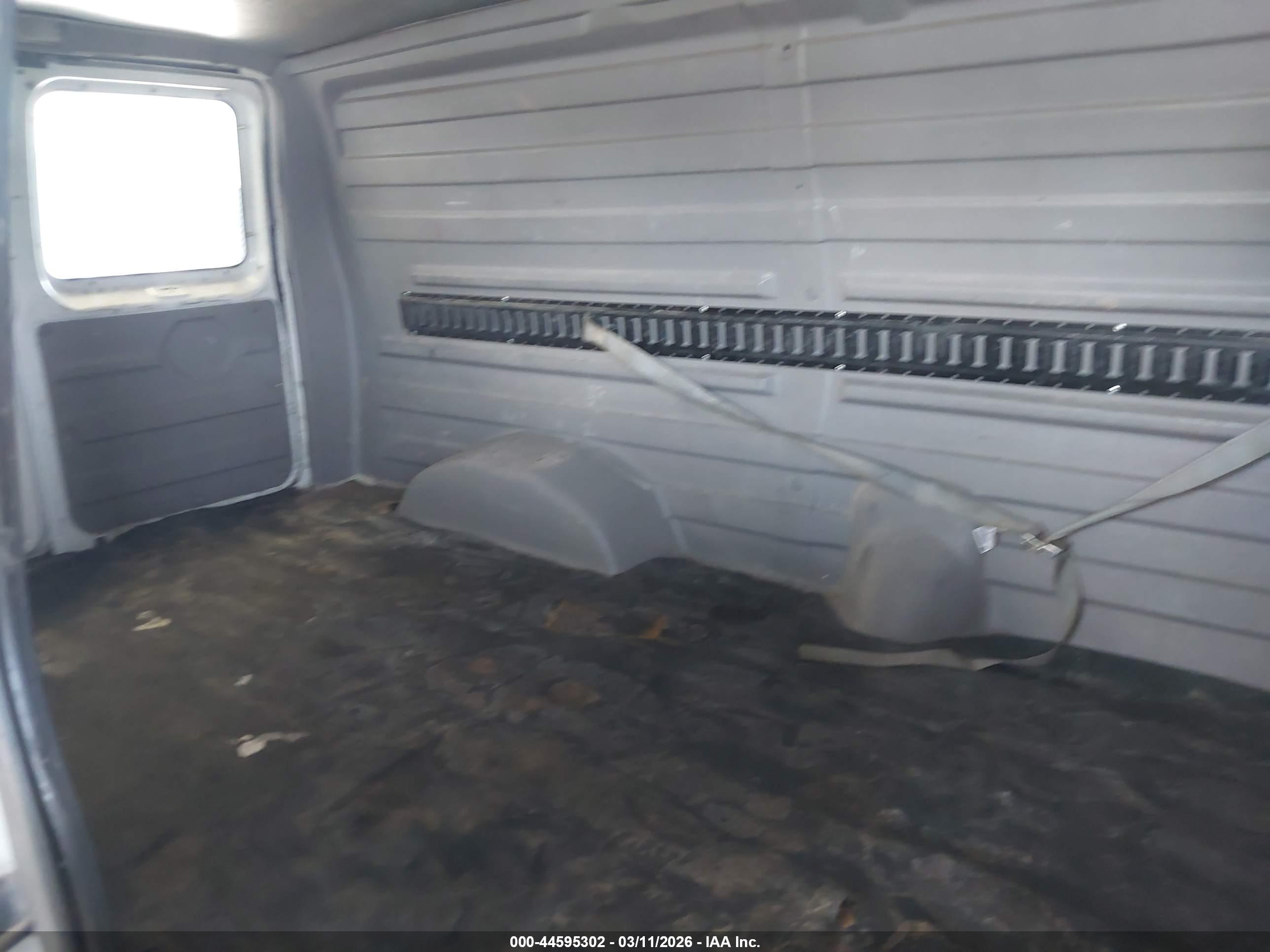 FORD E-150 image 8