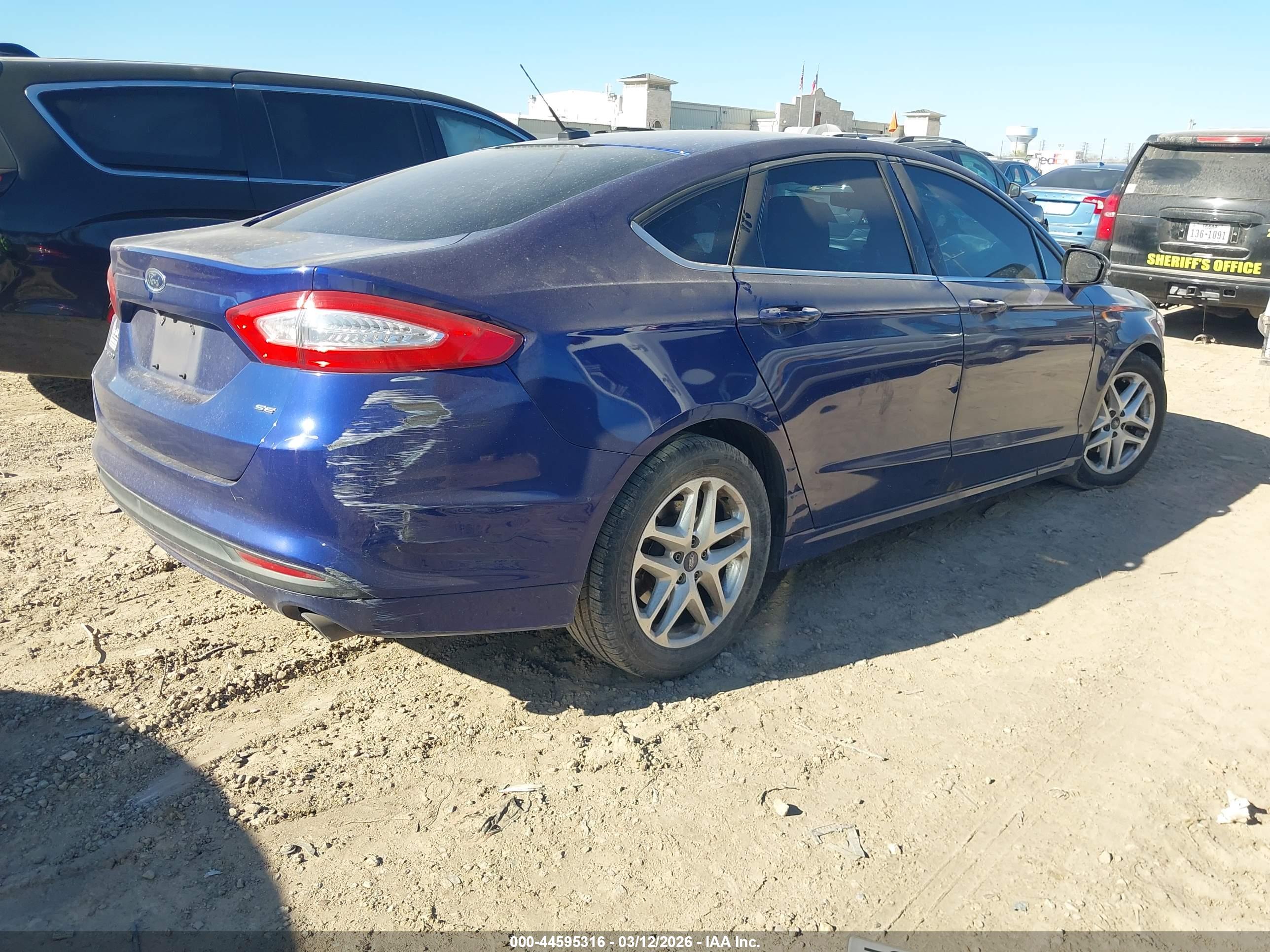 FORD FUSION image 4
