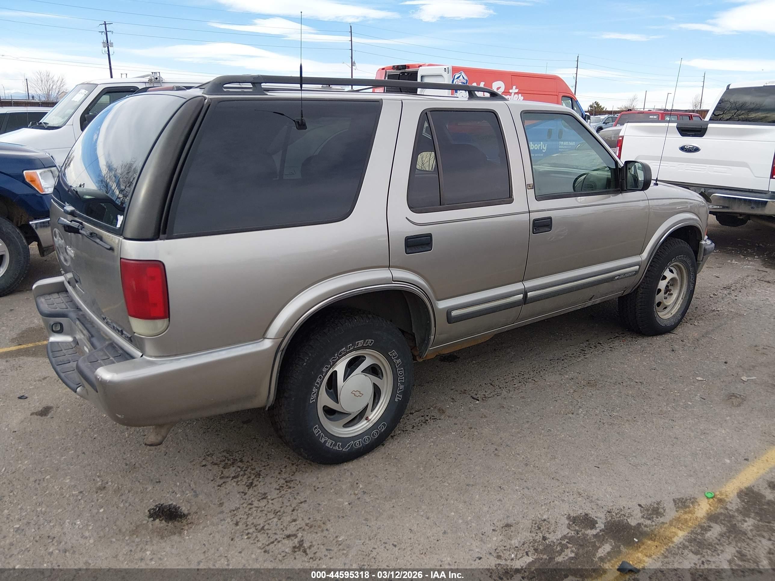 CHEVROLET BLAZER image 4