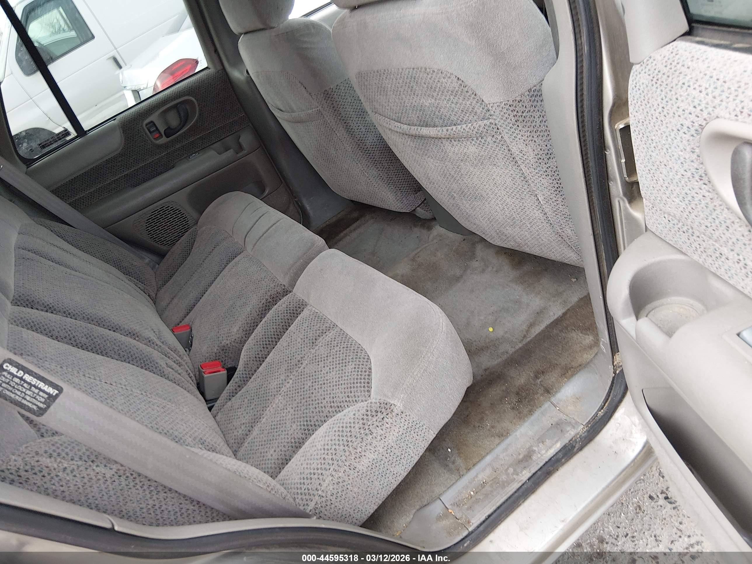 CHEVROLET BLAZER image 8