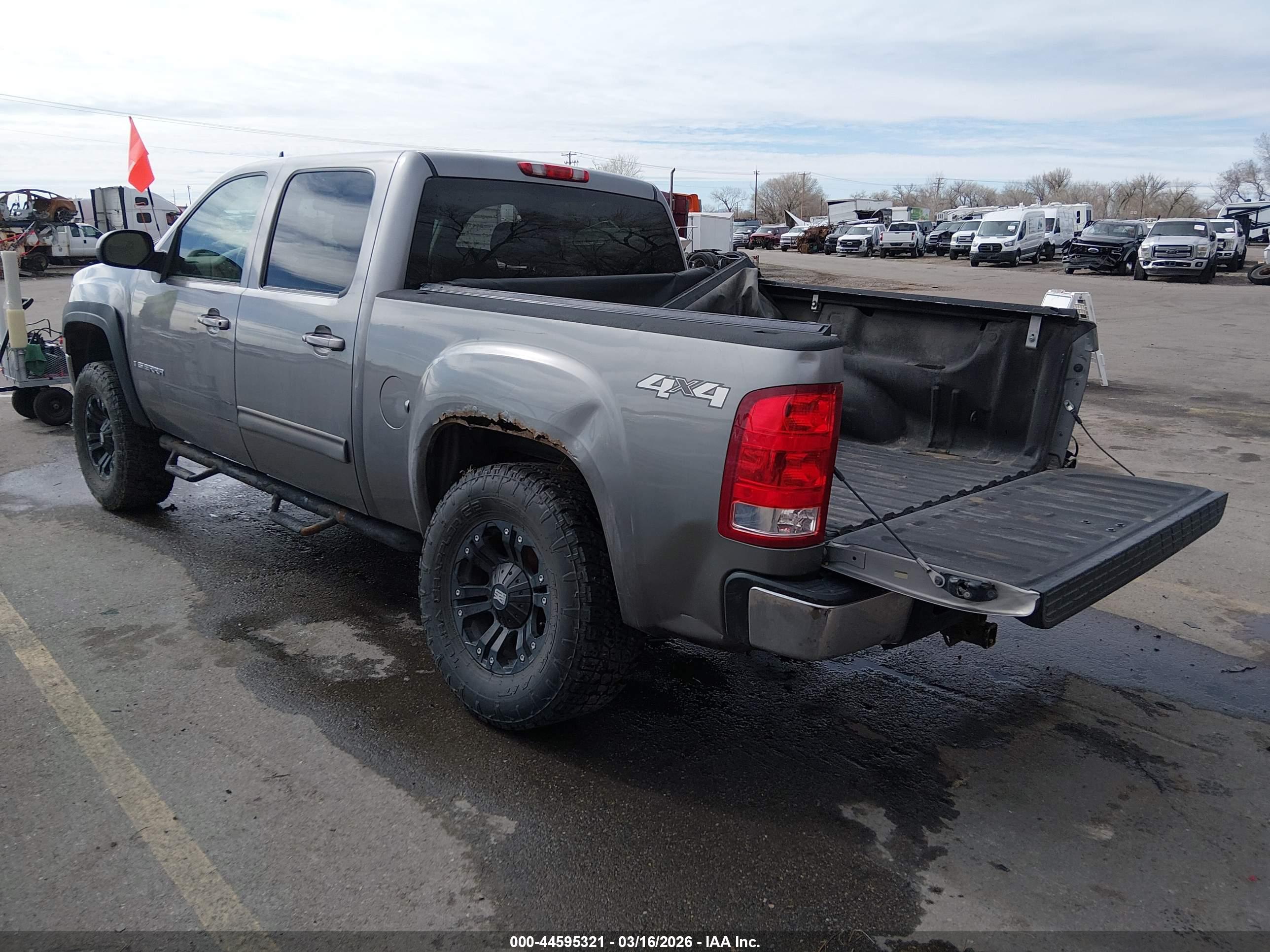 GMC SIERRA image 3