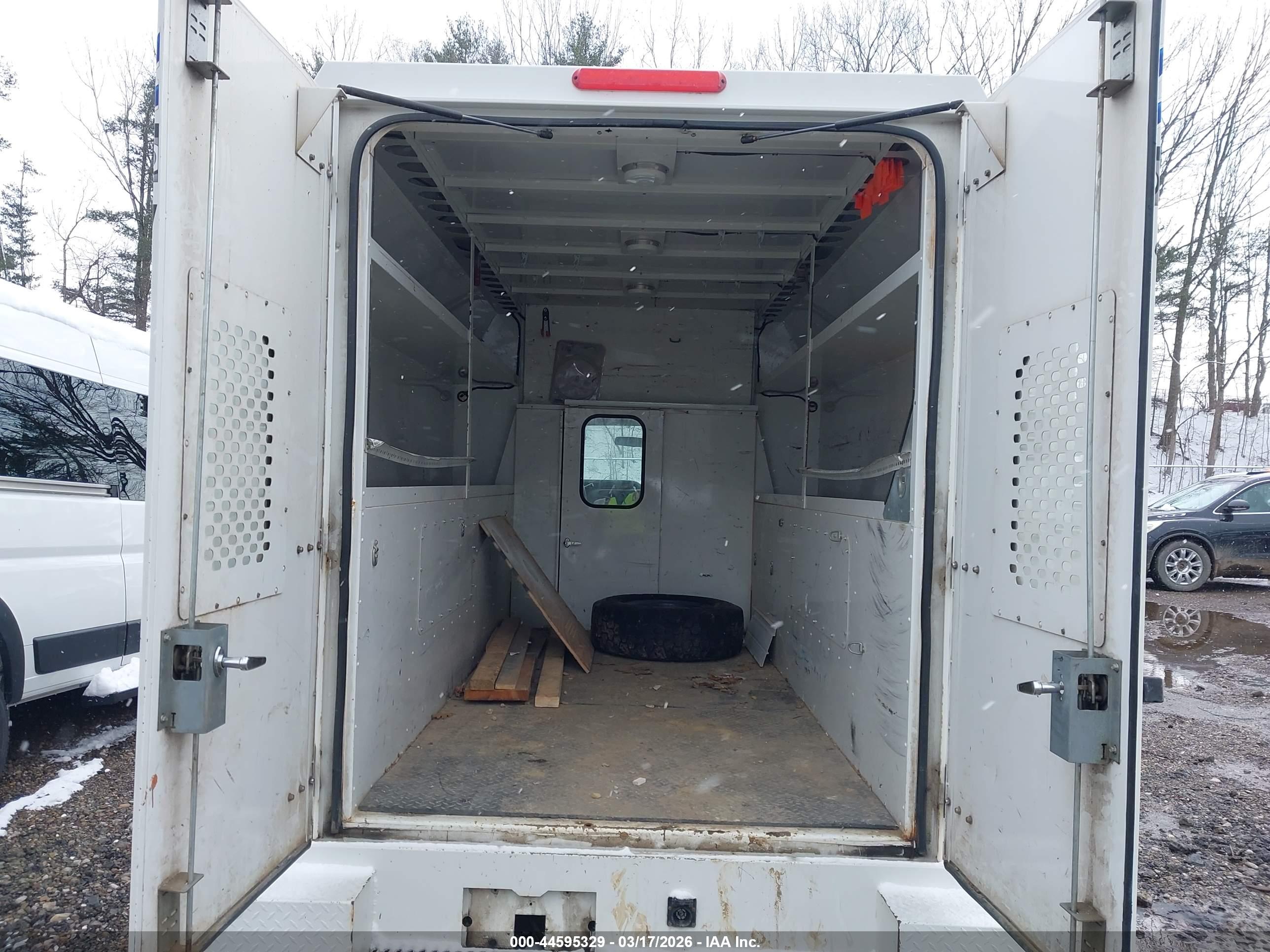 FORD E-350 image 7