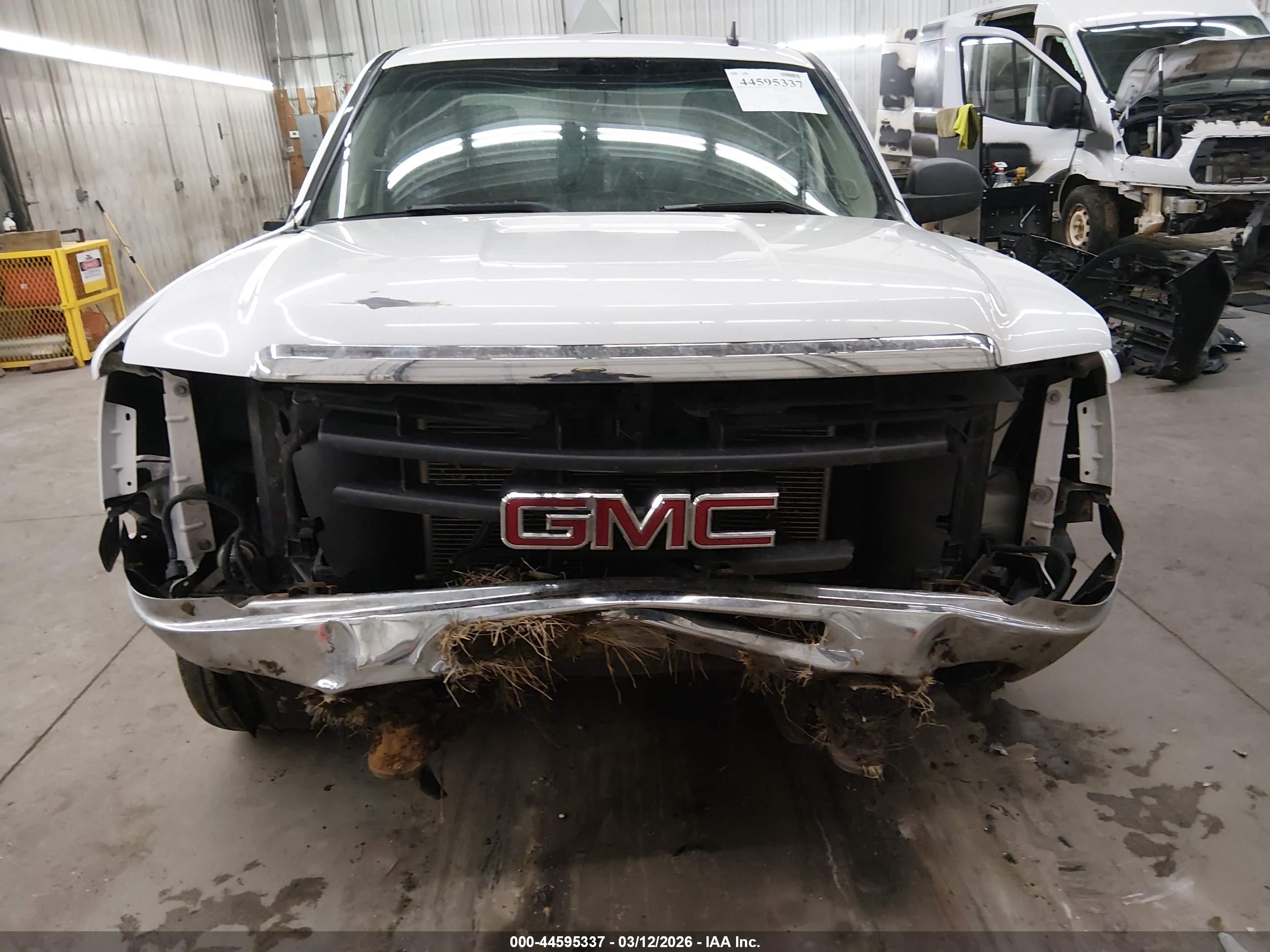 GMC SIERRA image 6