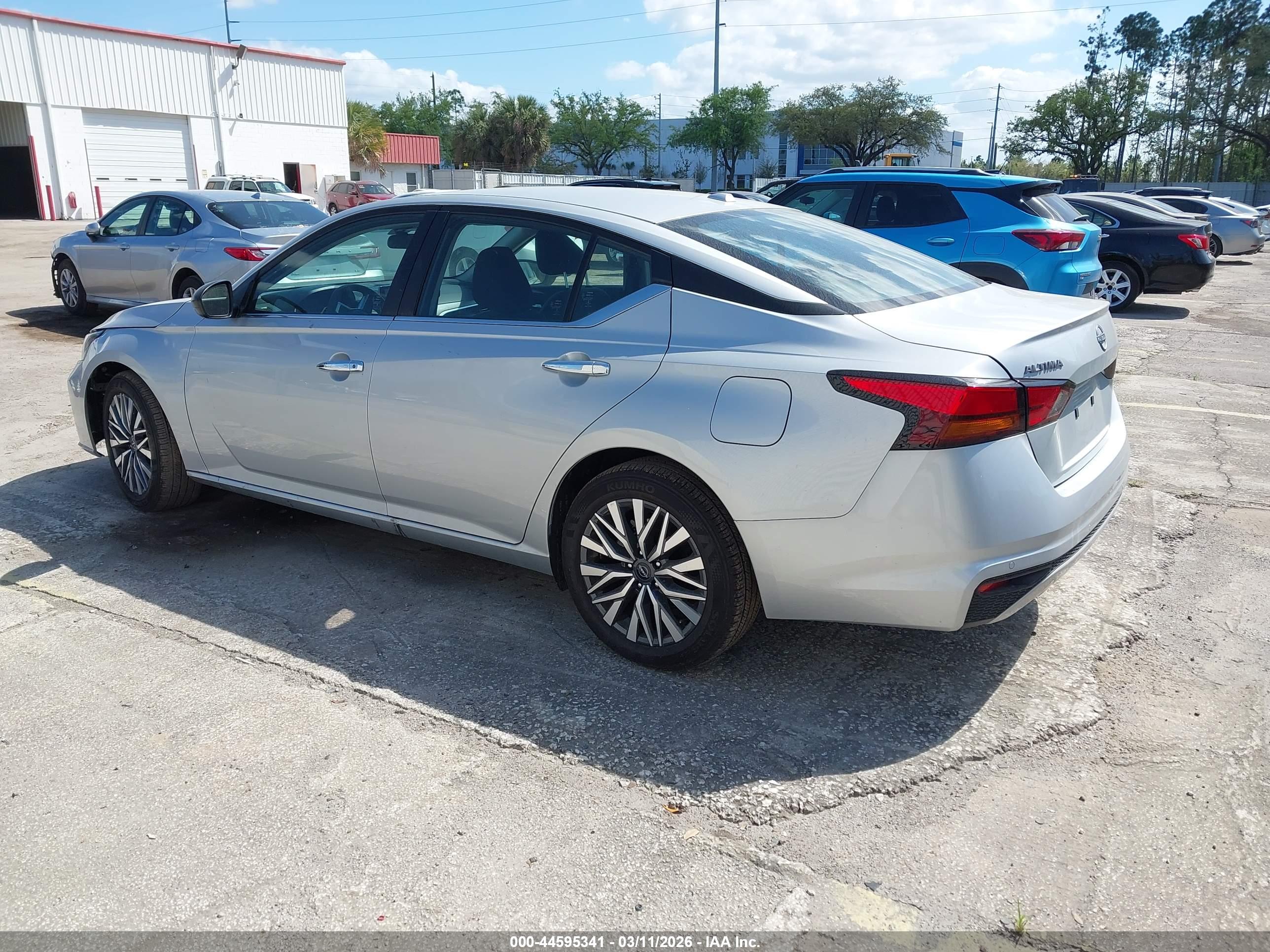 NISSAN ALTIMA image 3