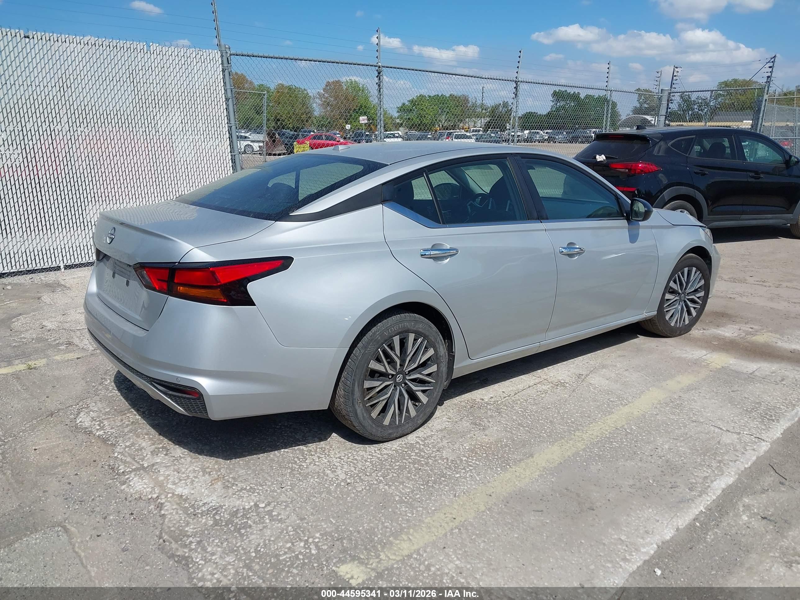 NISSAN ALTIMA image 4