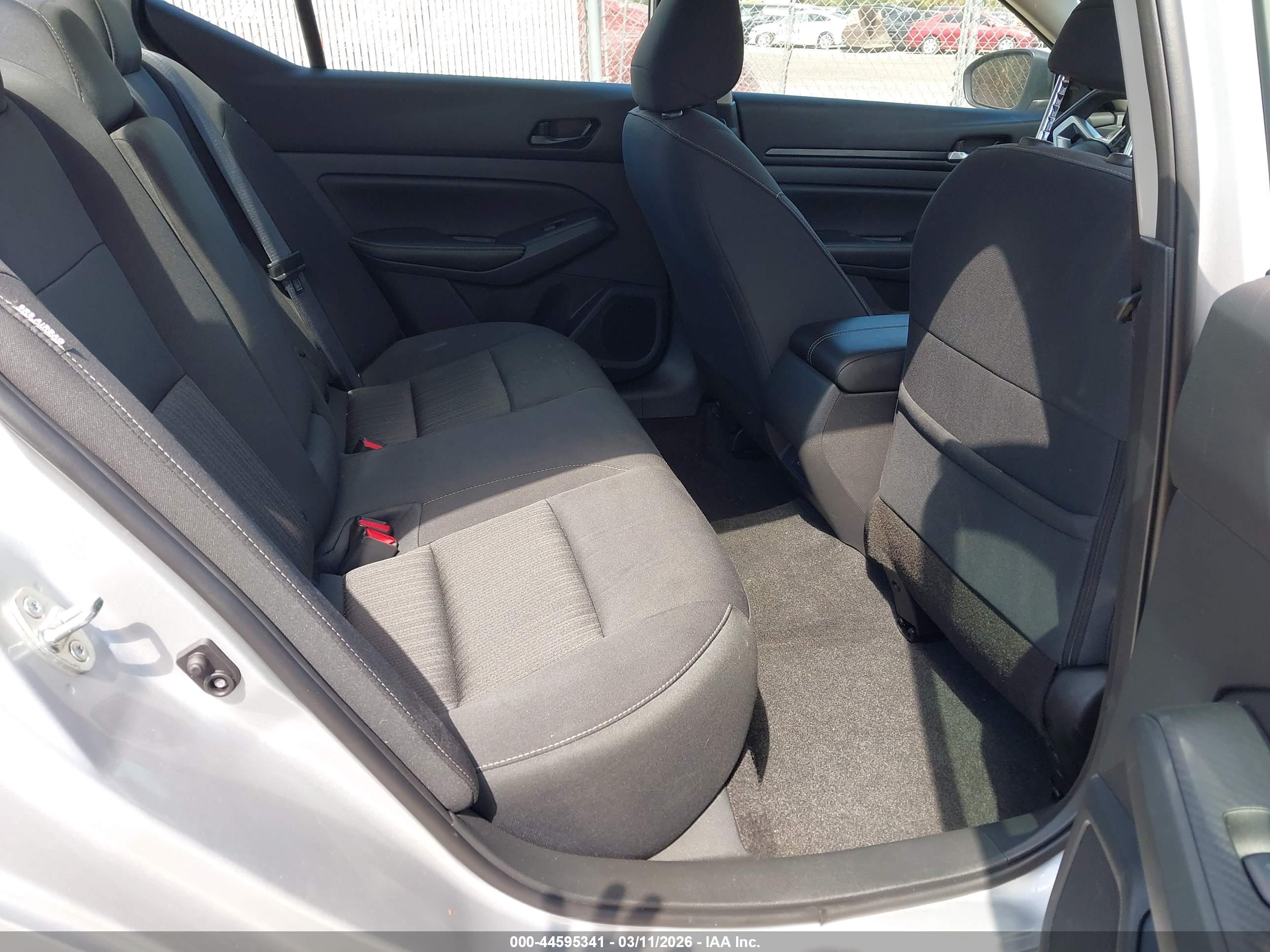NISSAN ALTIMA image 8