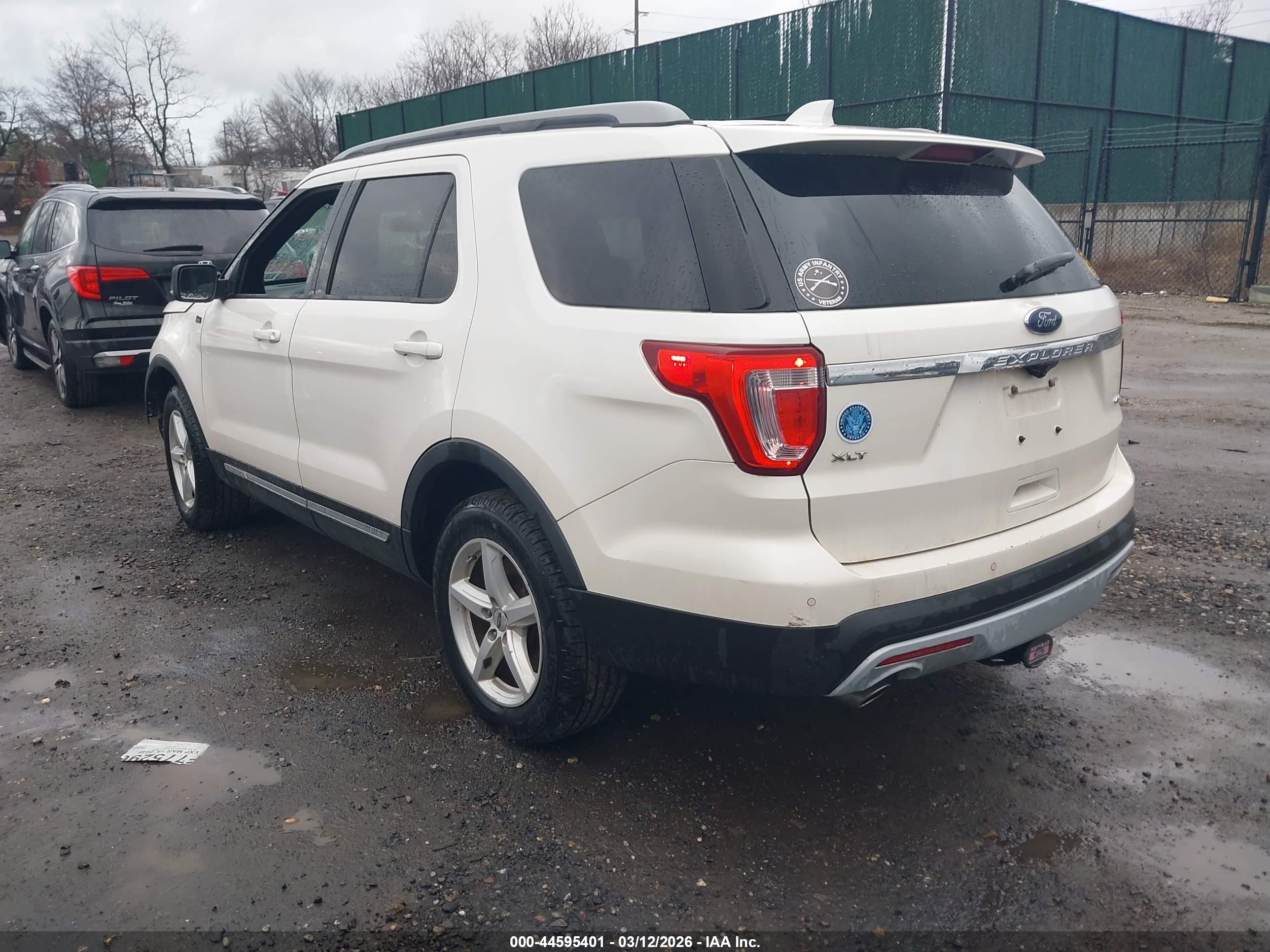 FORD EXPLORER image 3
