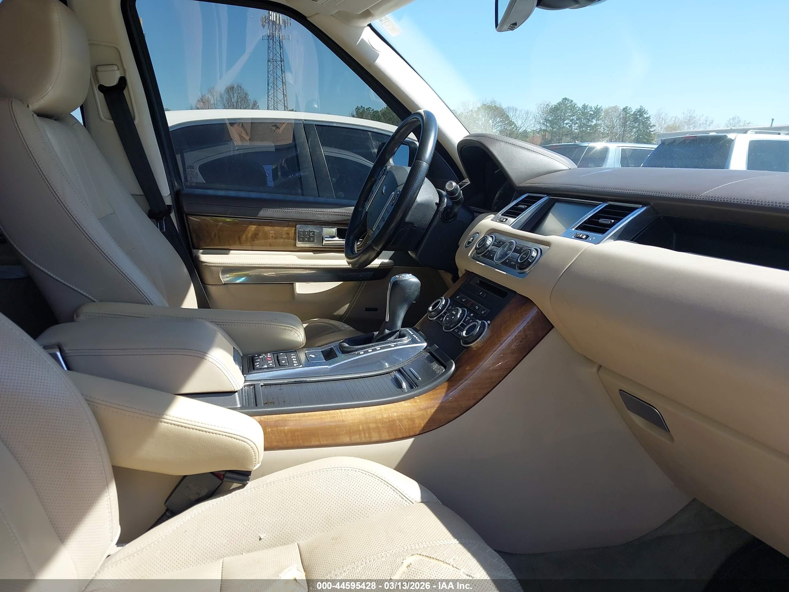 LAND ROVER image 5