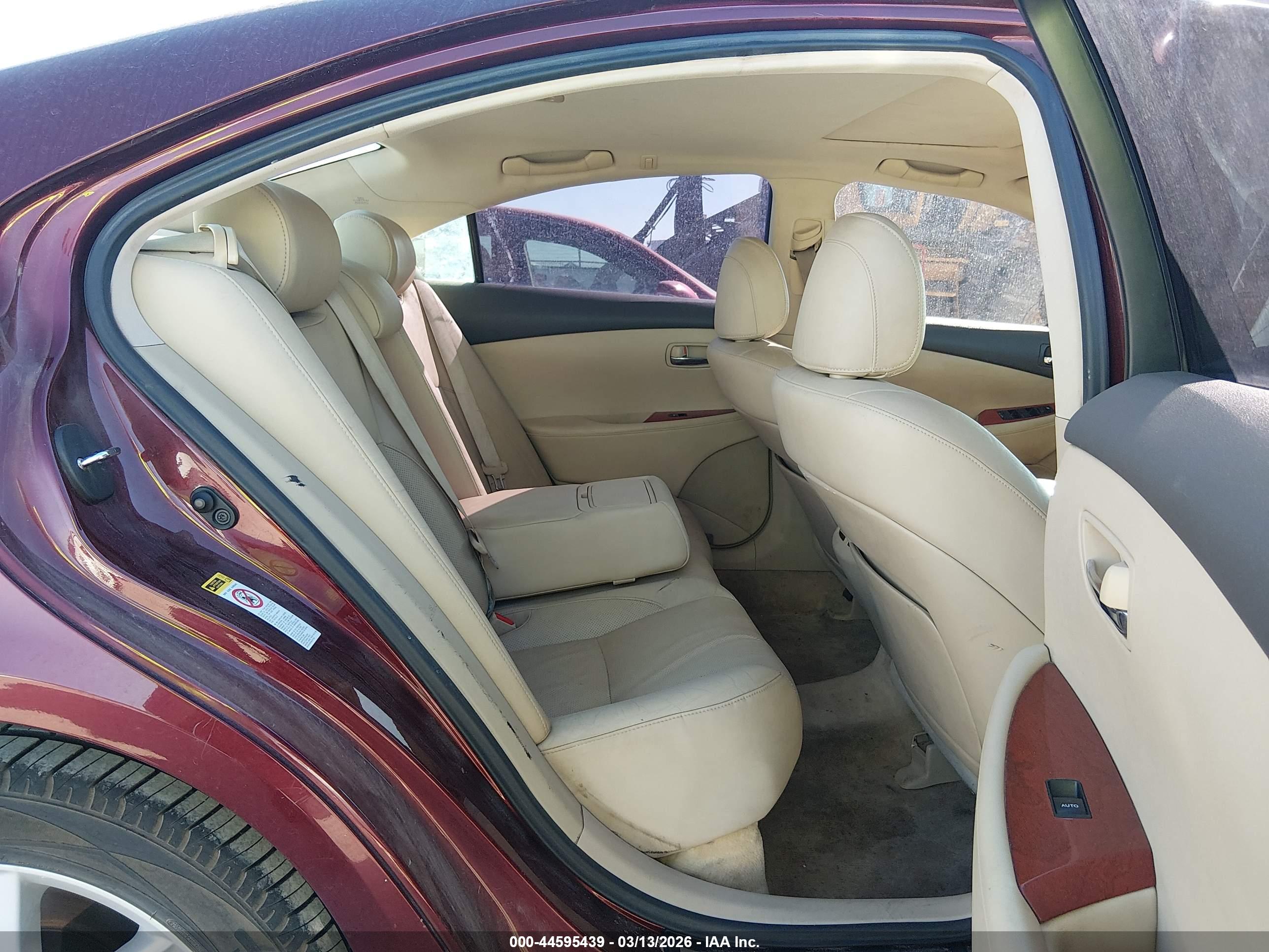 LEXUS ES image 8