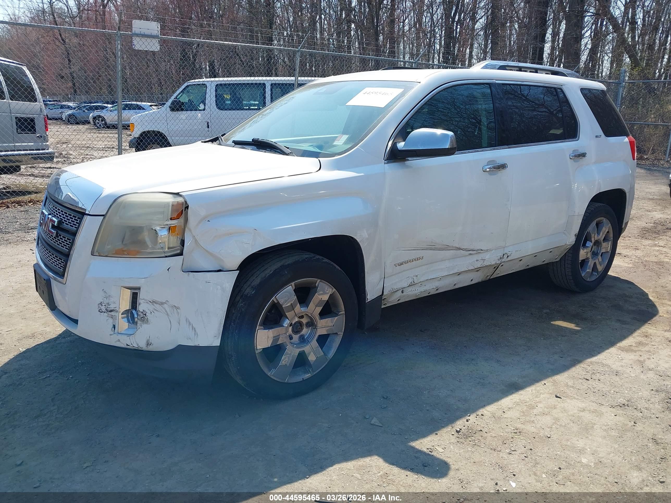GMC TERRAIN image 2