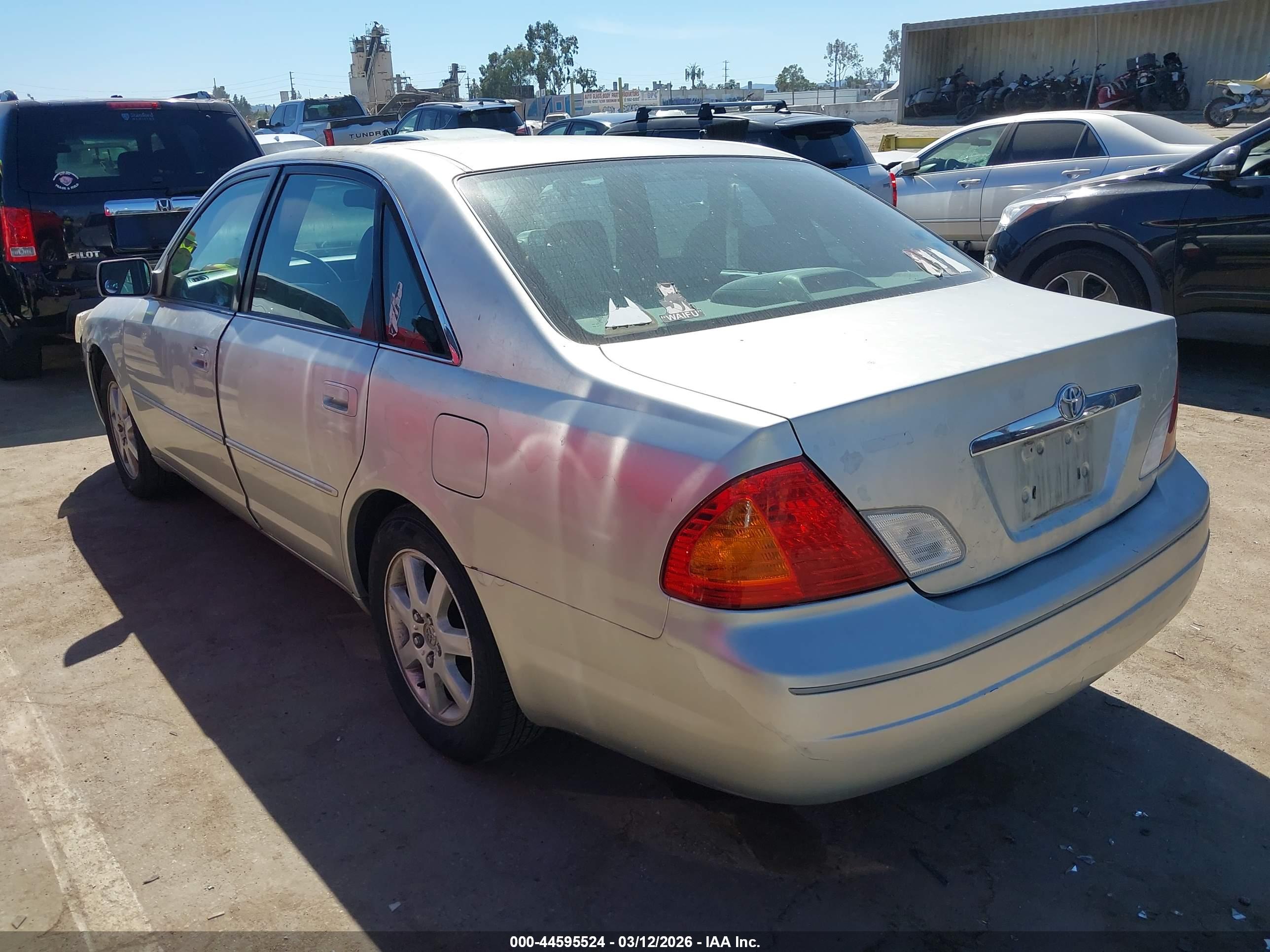 TOYOTA AVALON image 3