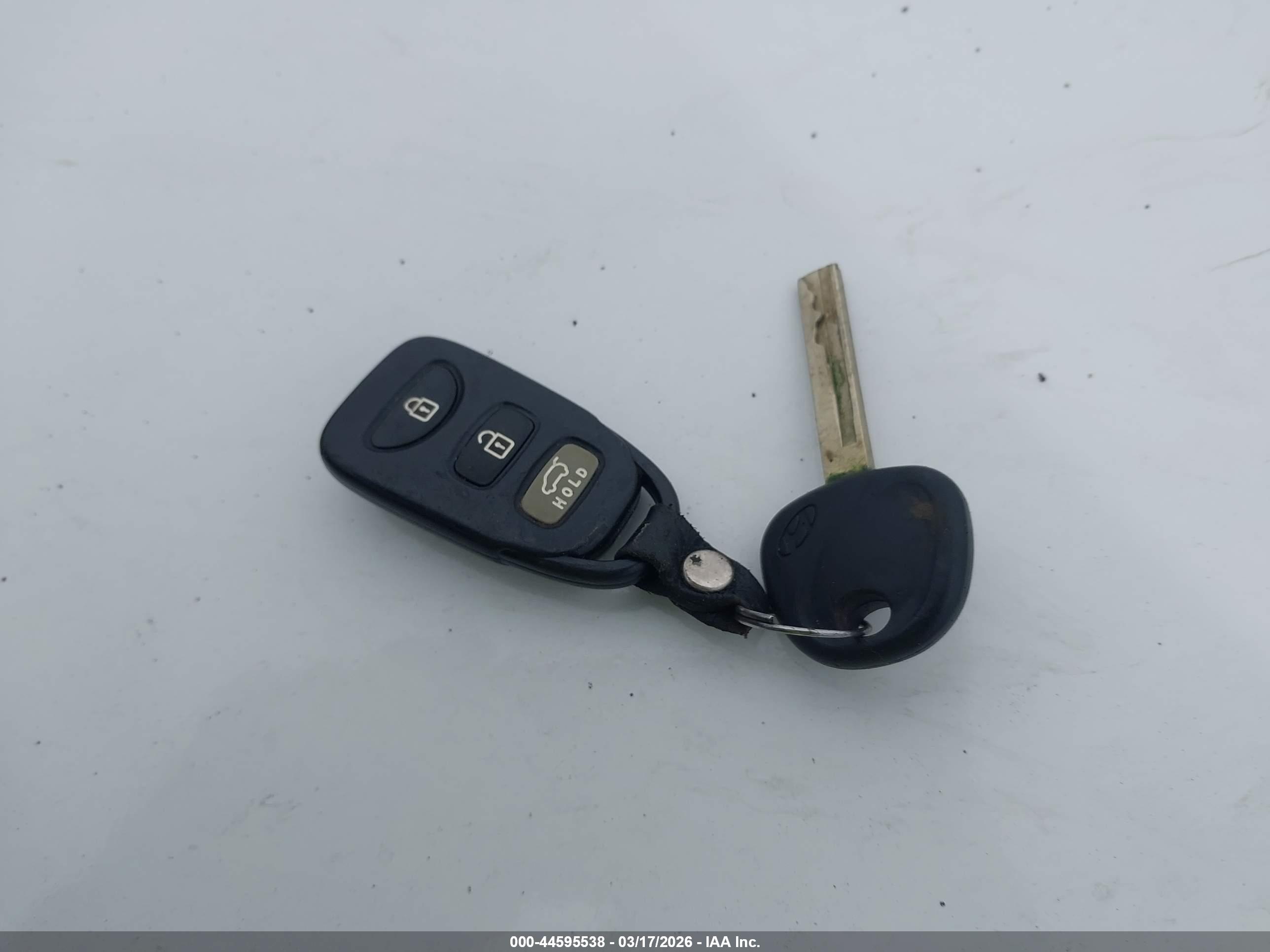 HYUNDAI VELOSTER image 11