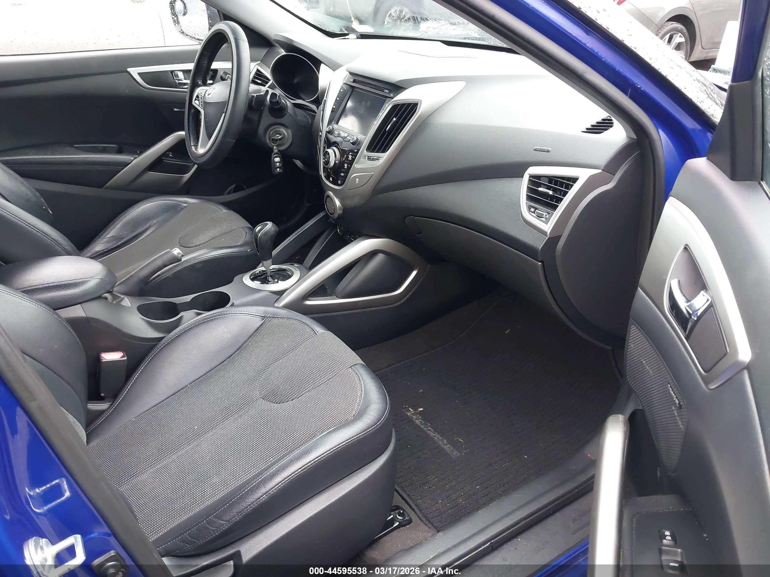 HYUNDAI VELOSTER image 5