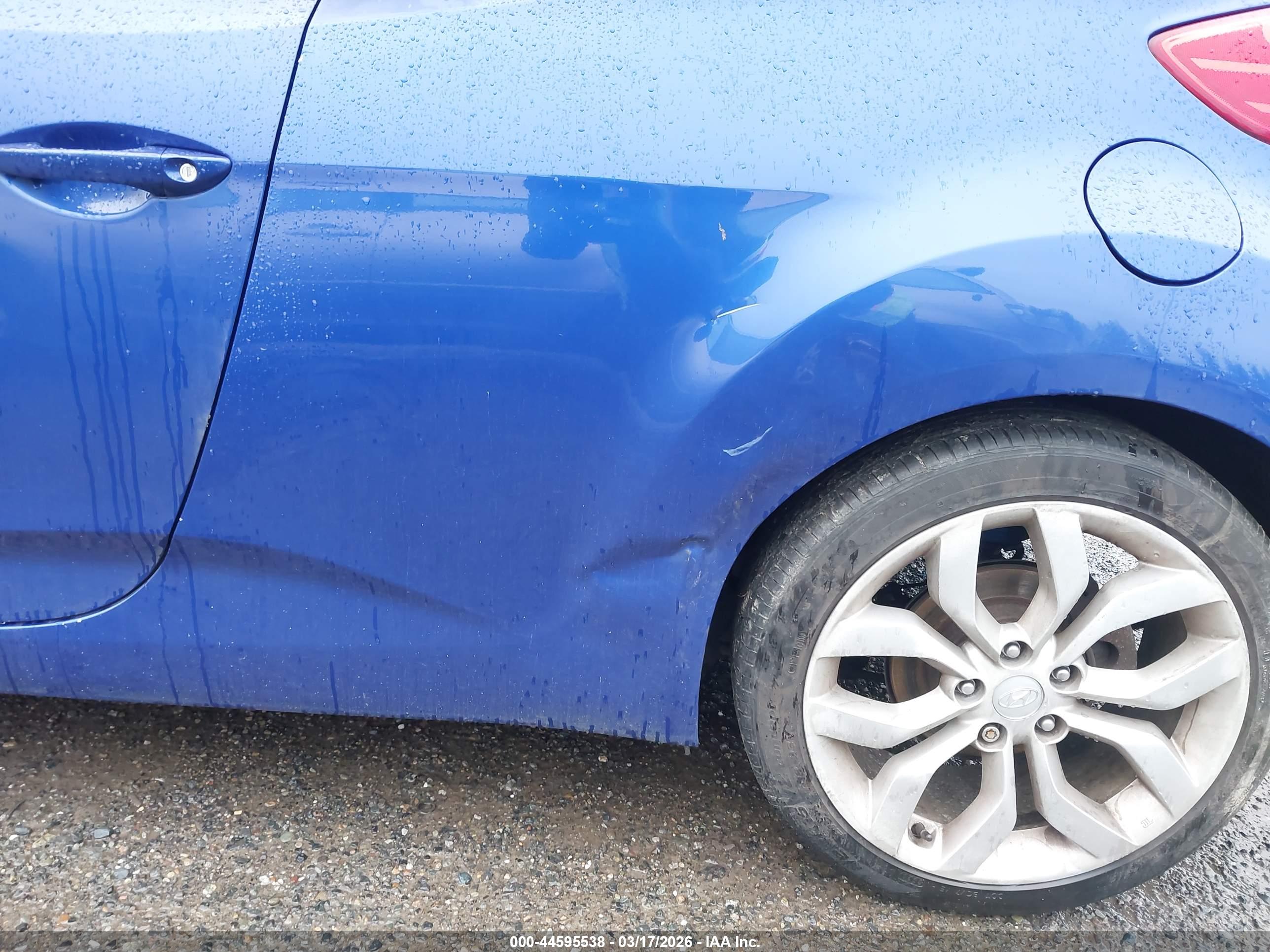 HYUNDAI VELOSTER image 6