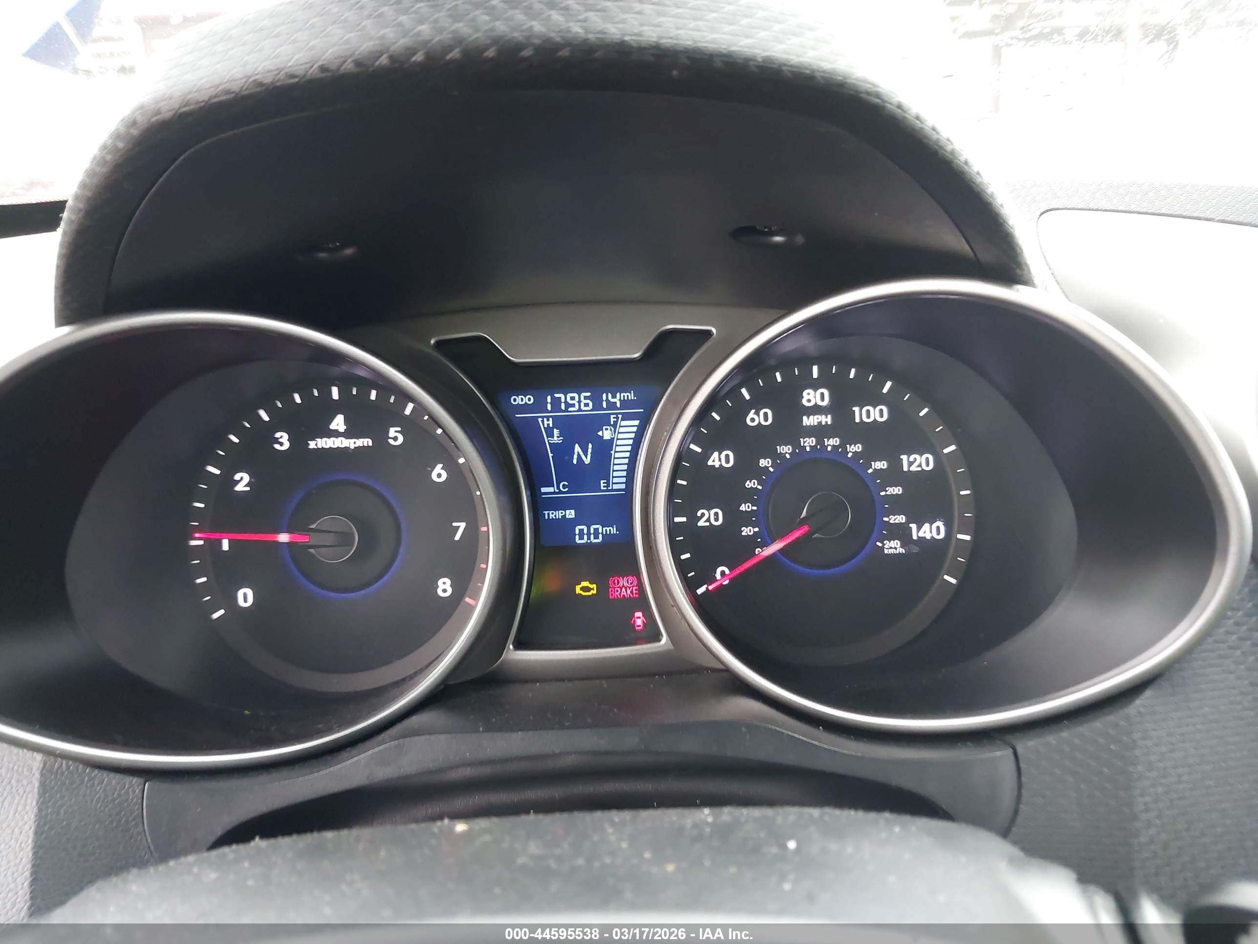 HYUNDAI VELOSTER image 7