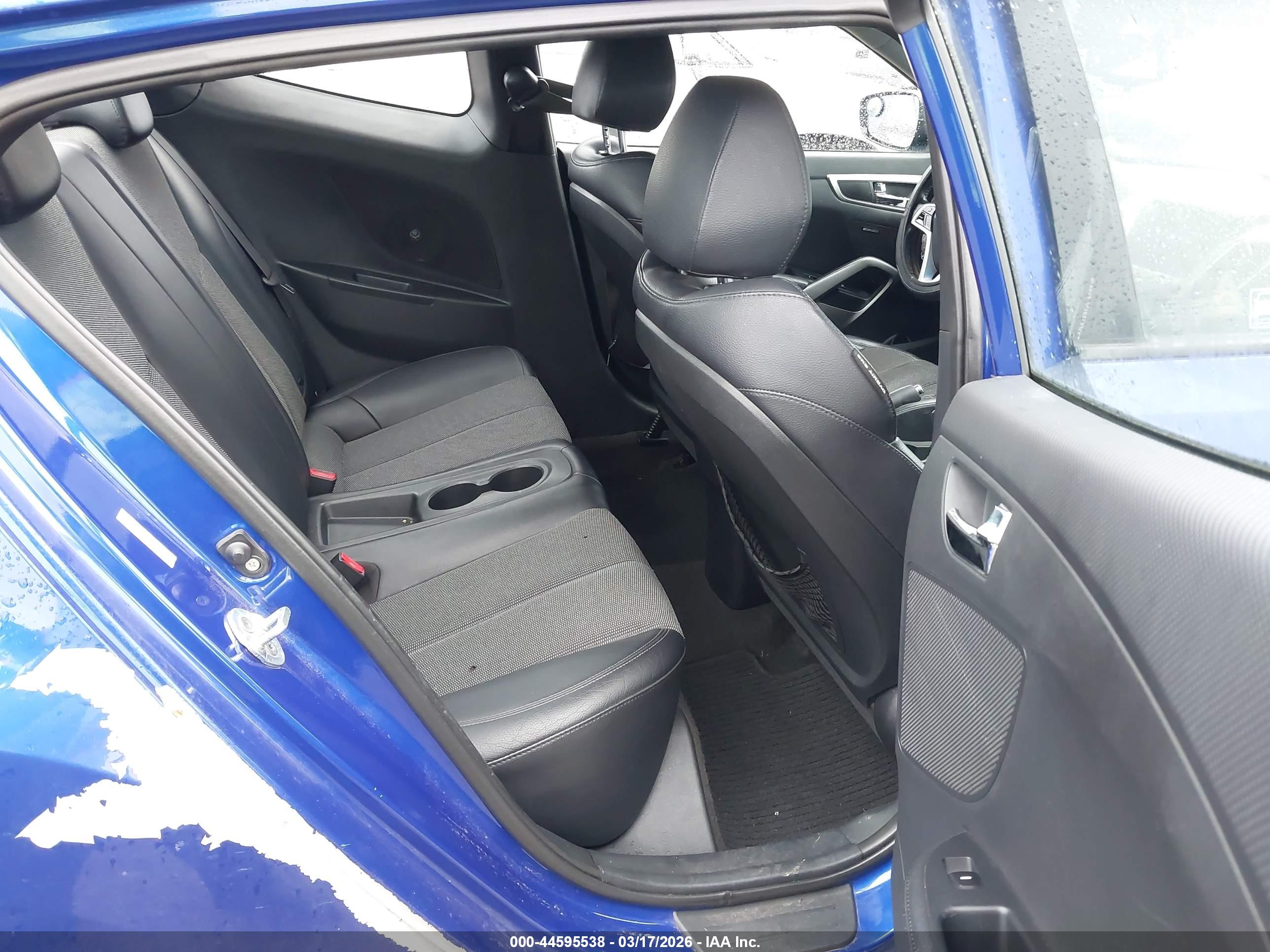 HYUNDAI VELOSTER image 8