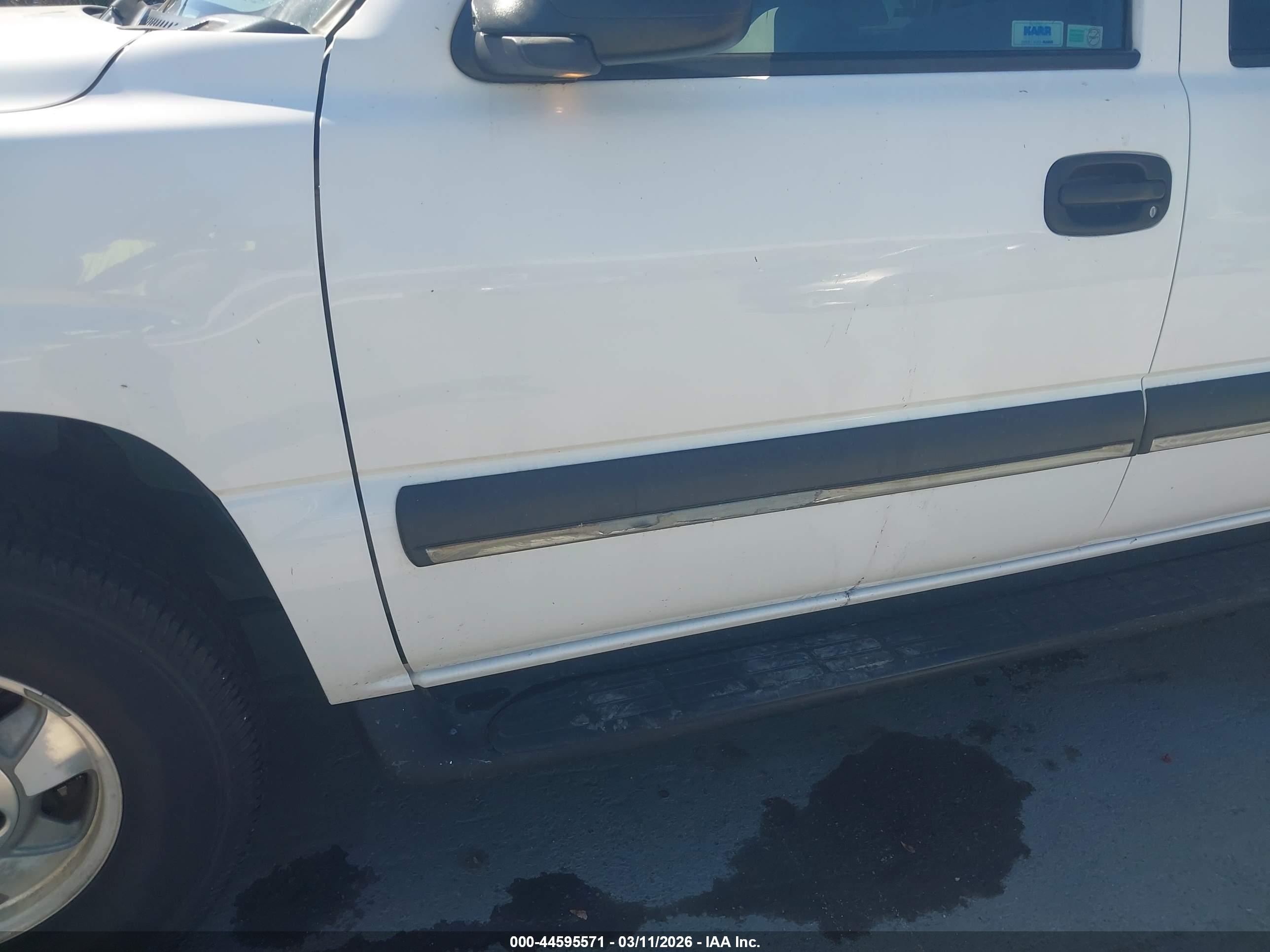 CHEVROLET SUBURBAN image 6