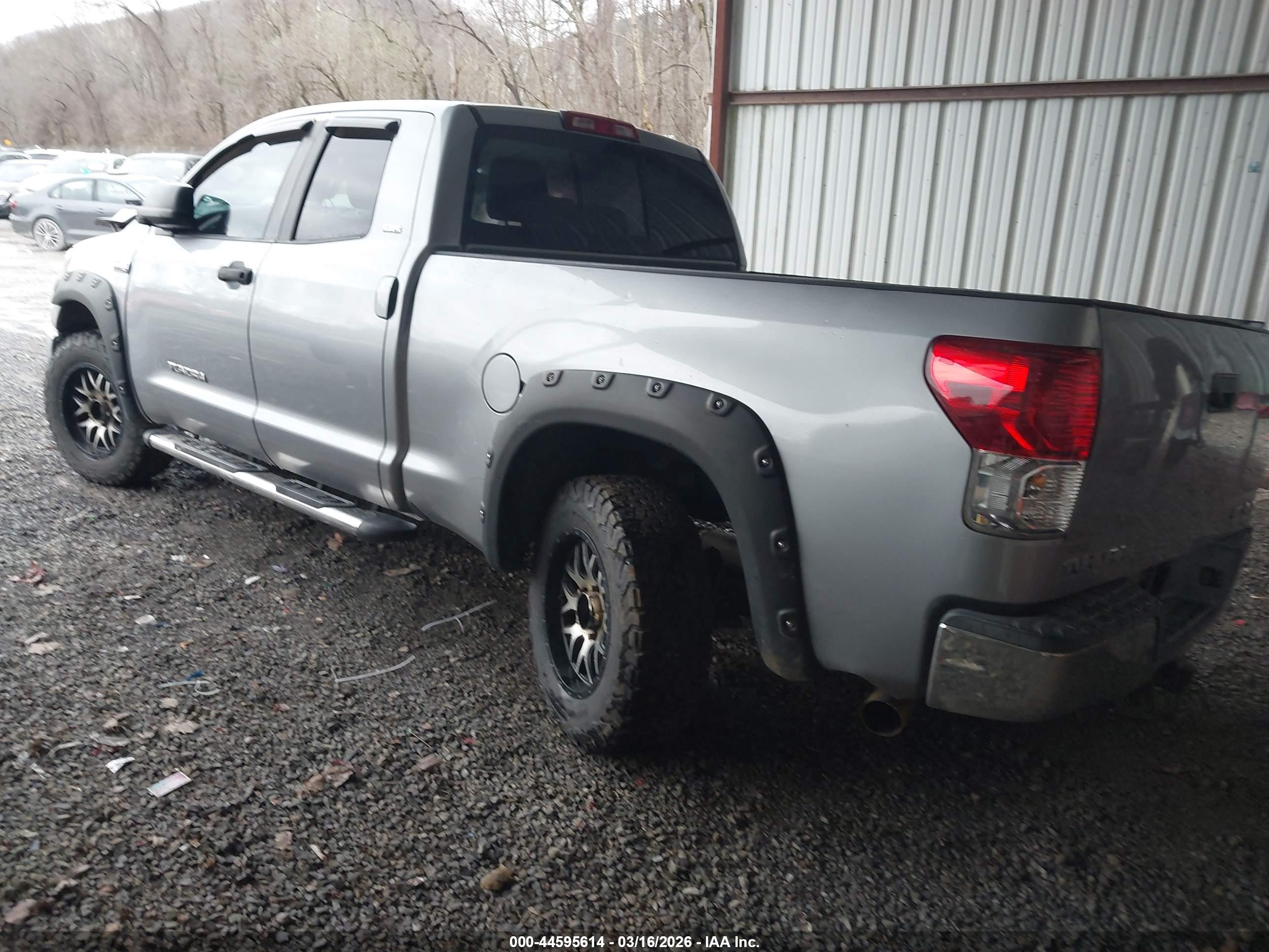 TOYOTA TUNDRA image 3