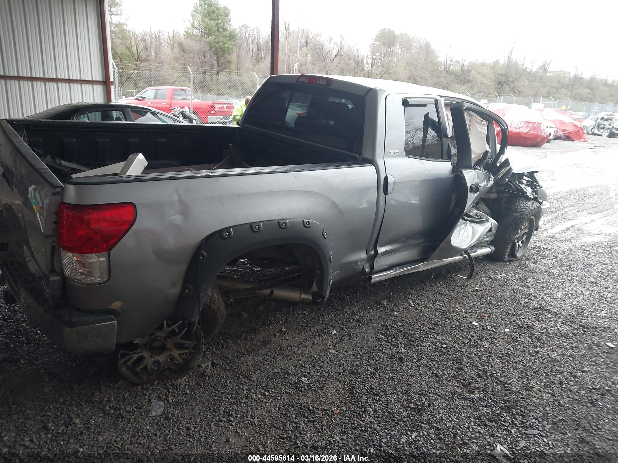 TOYOTA TUNDRA image 4