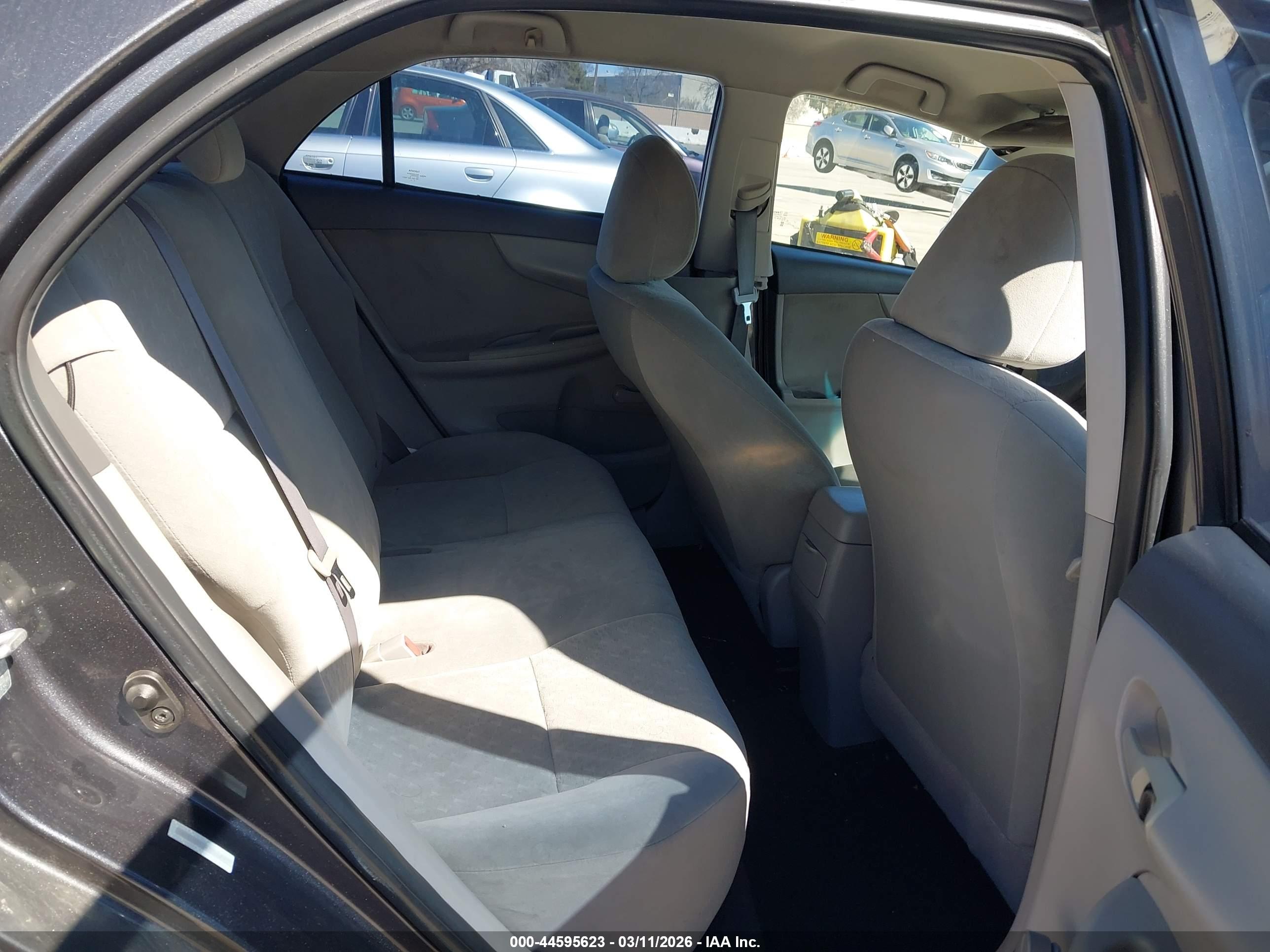 TOYOTA COROLLA image 8