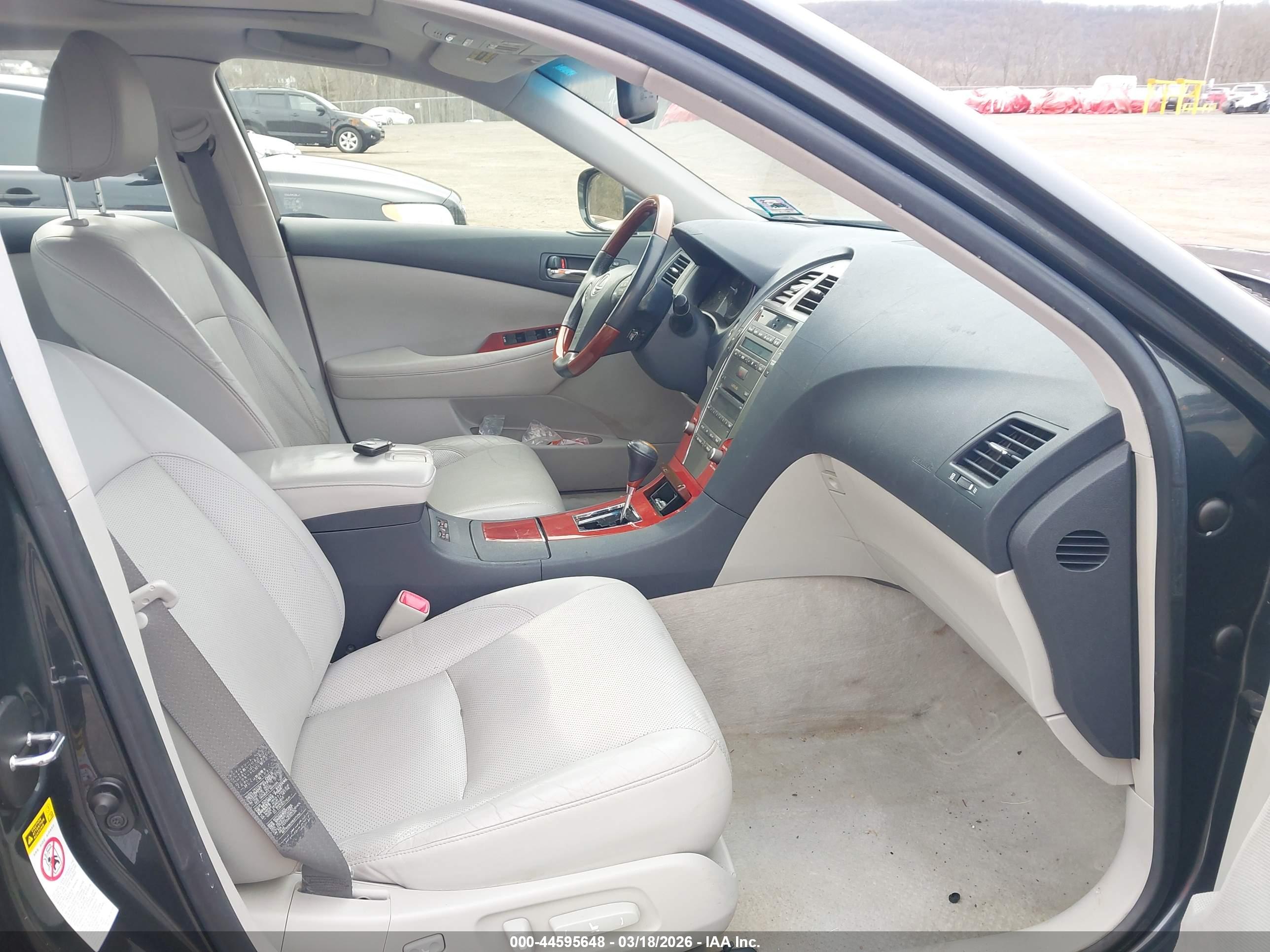 LEXUS ES image 5