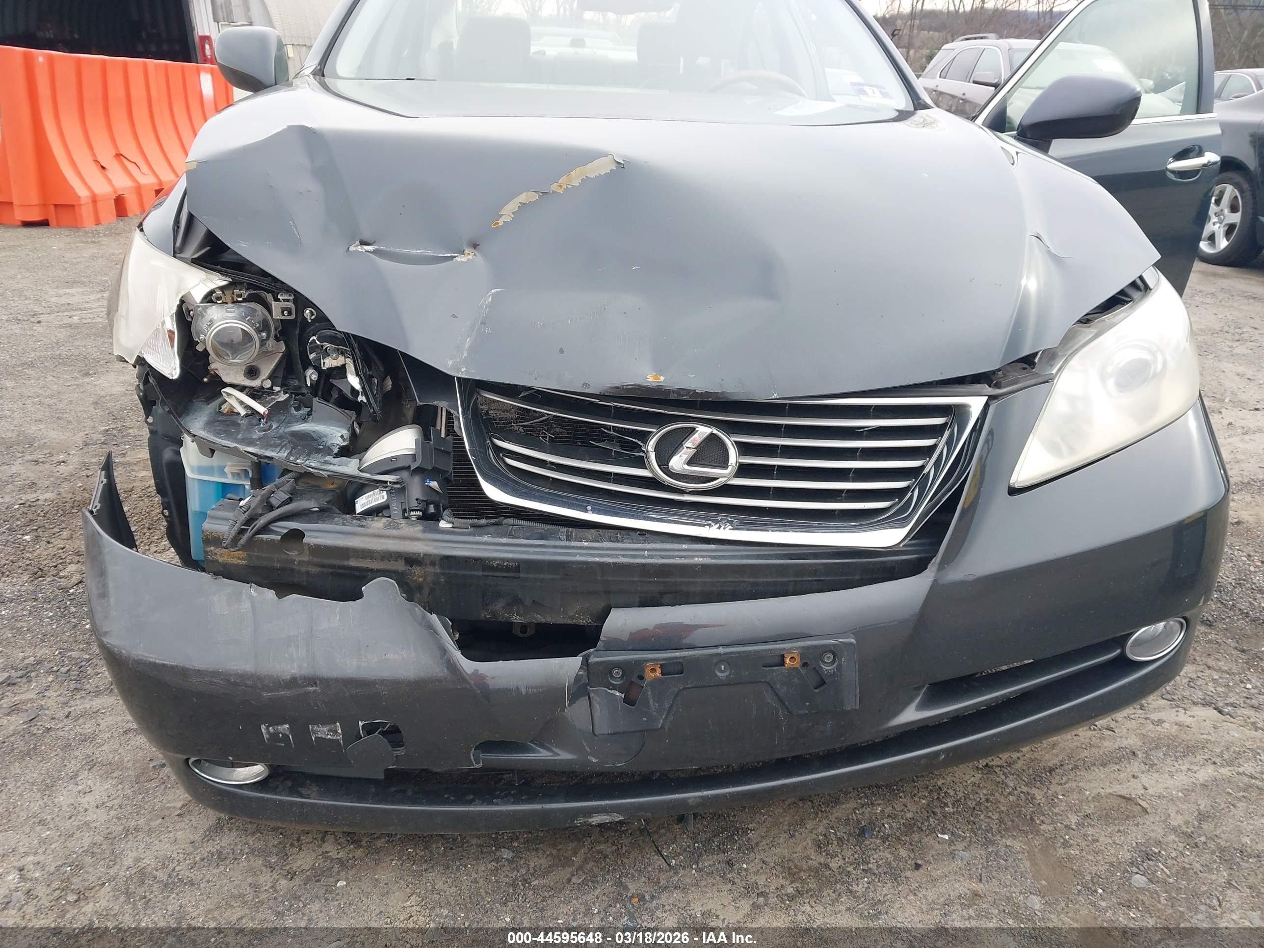LEXUS ES image 6