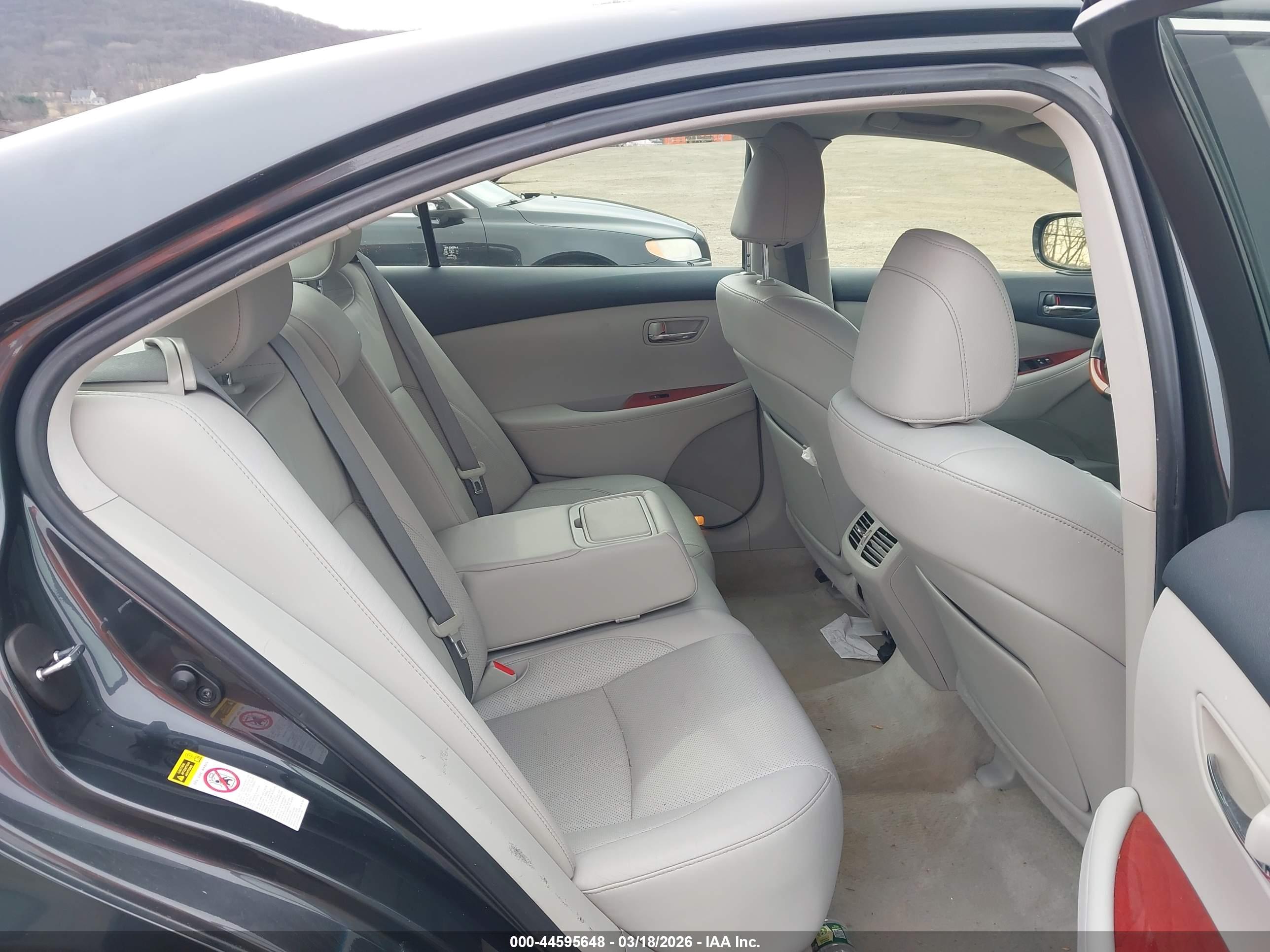 LEXUS ES image 8