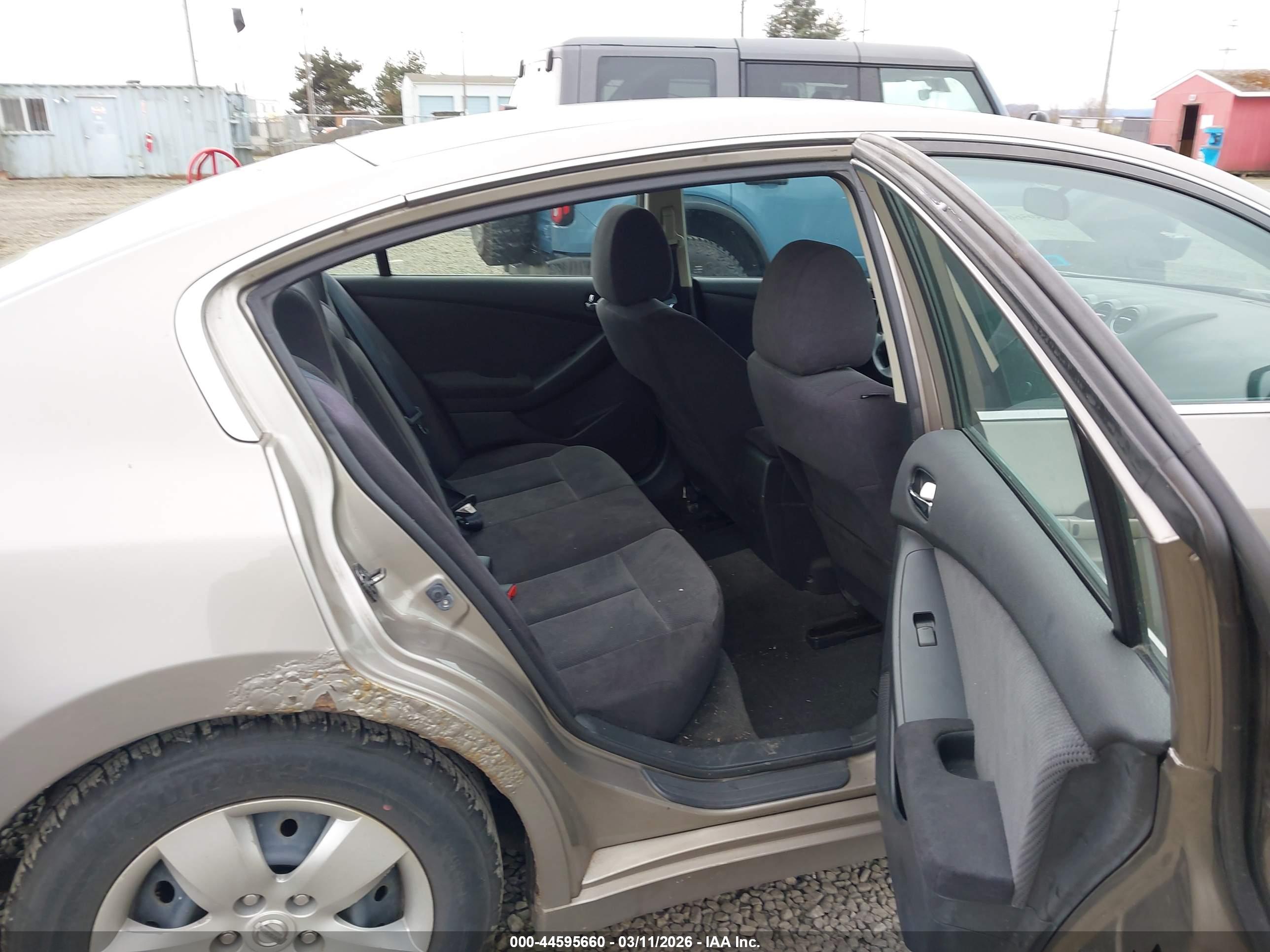 NISSAN ALTIMA image 8