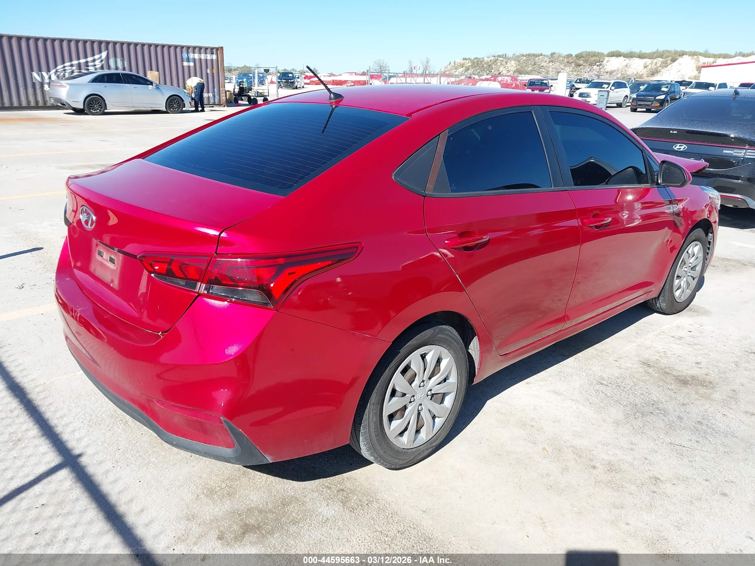 HYUNDAI ACCENT image 4