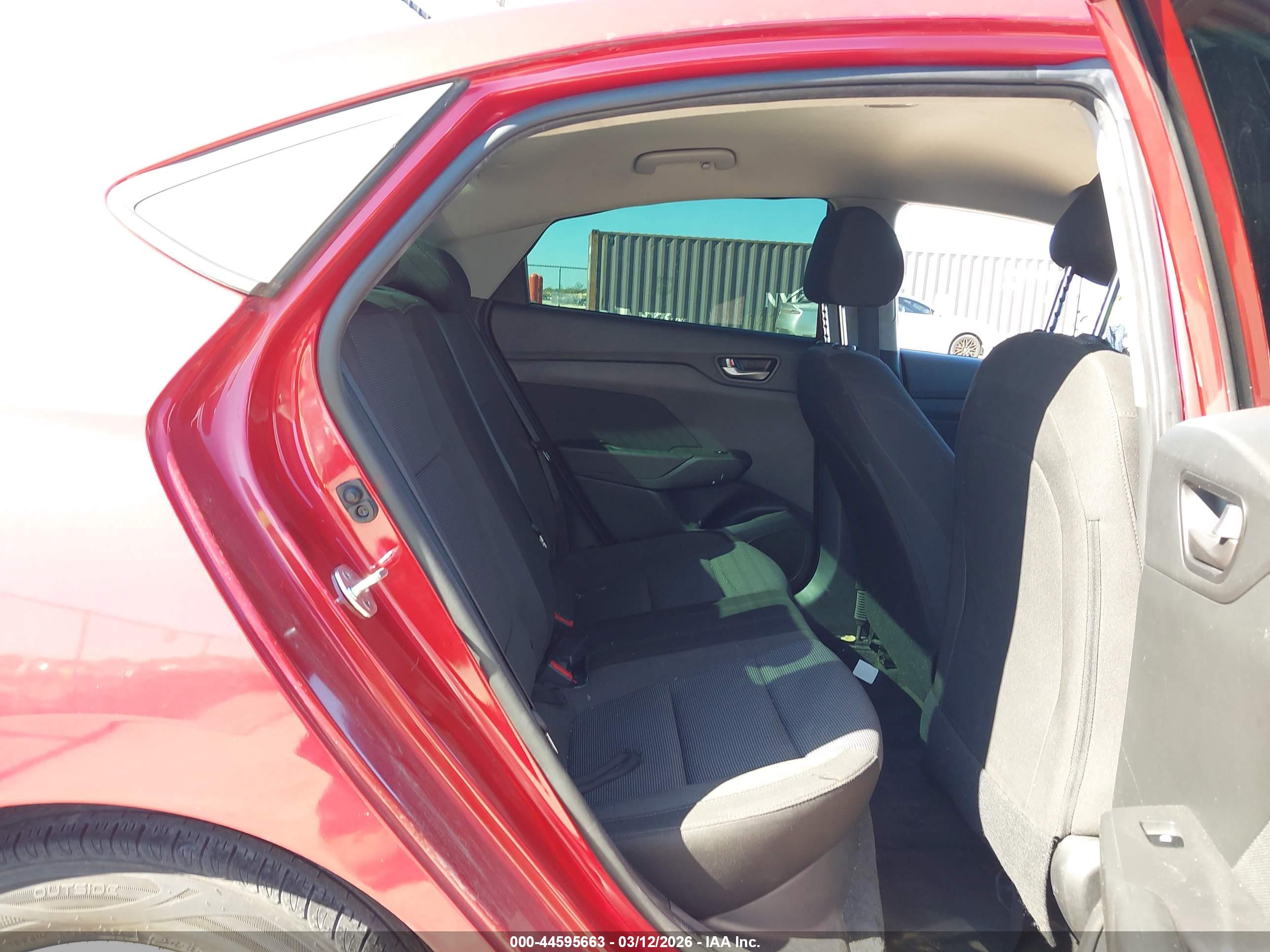 HYUNDAI ACCENT image 8